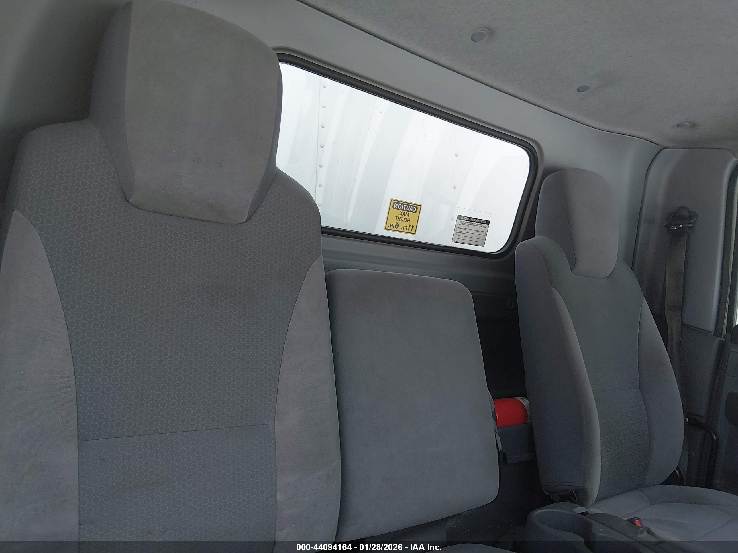 ISUZU NPR image 7