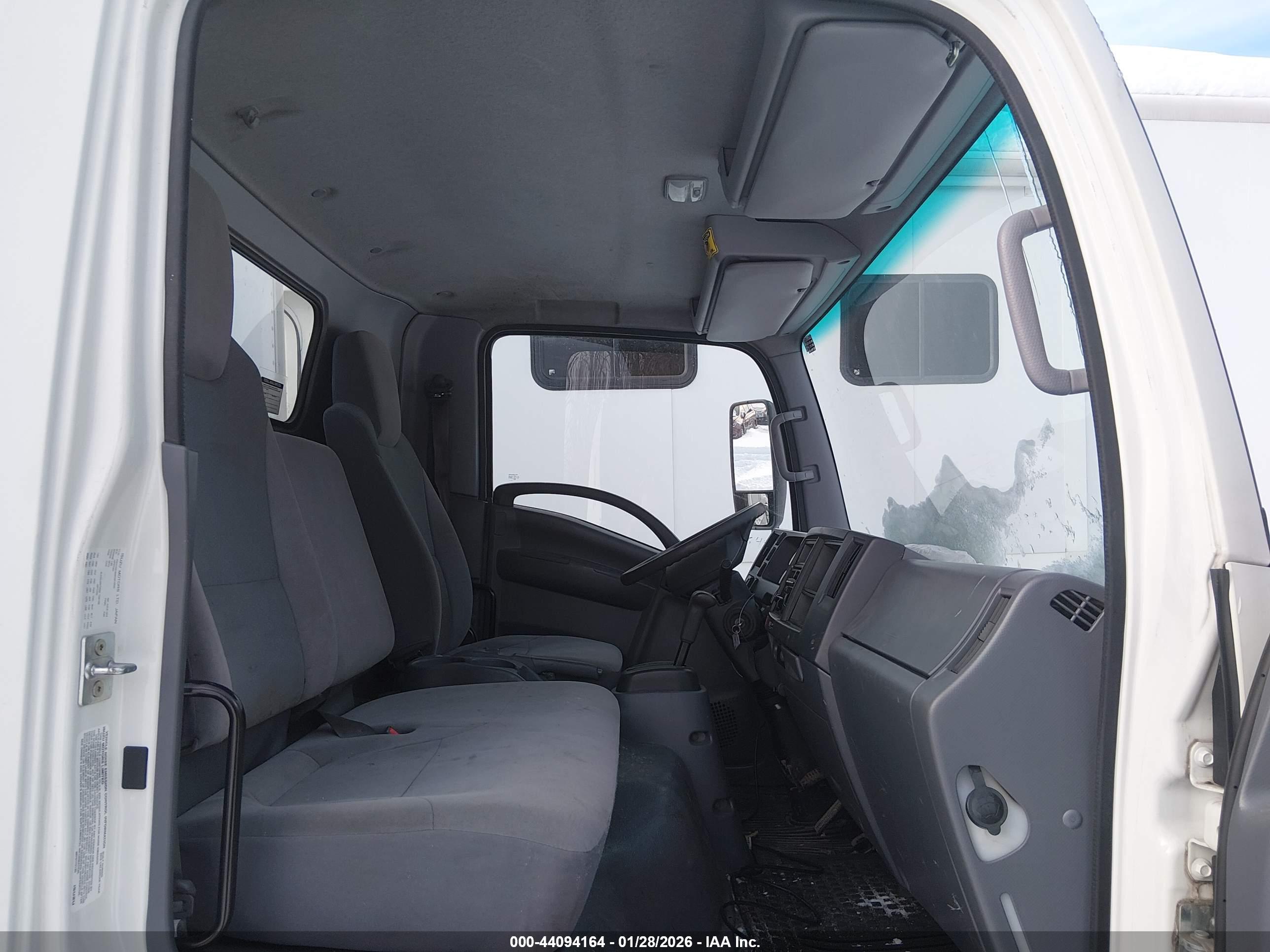 ISUZU NPR image 8
