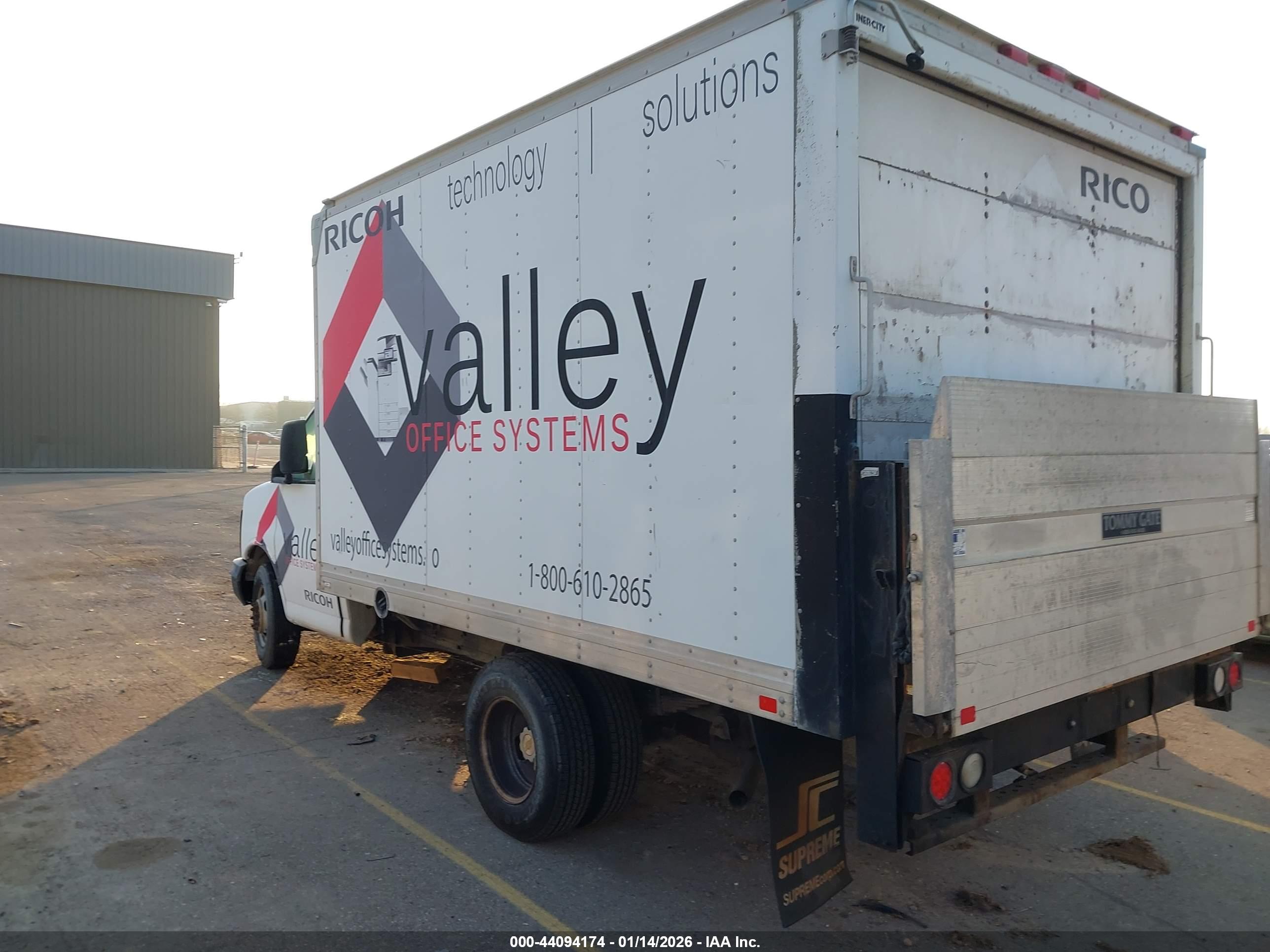 CHEVROLET EXPRESS image 3