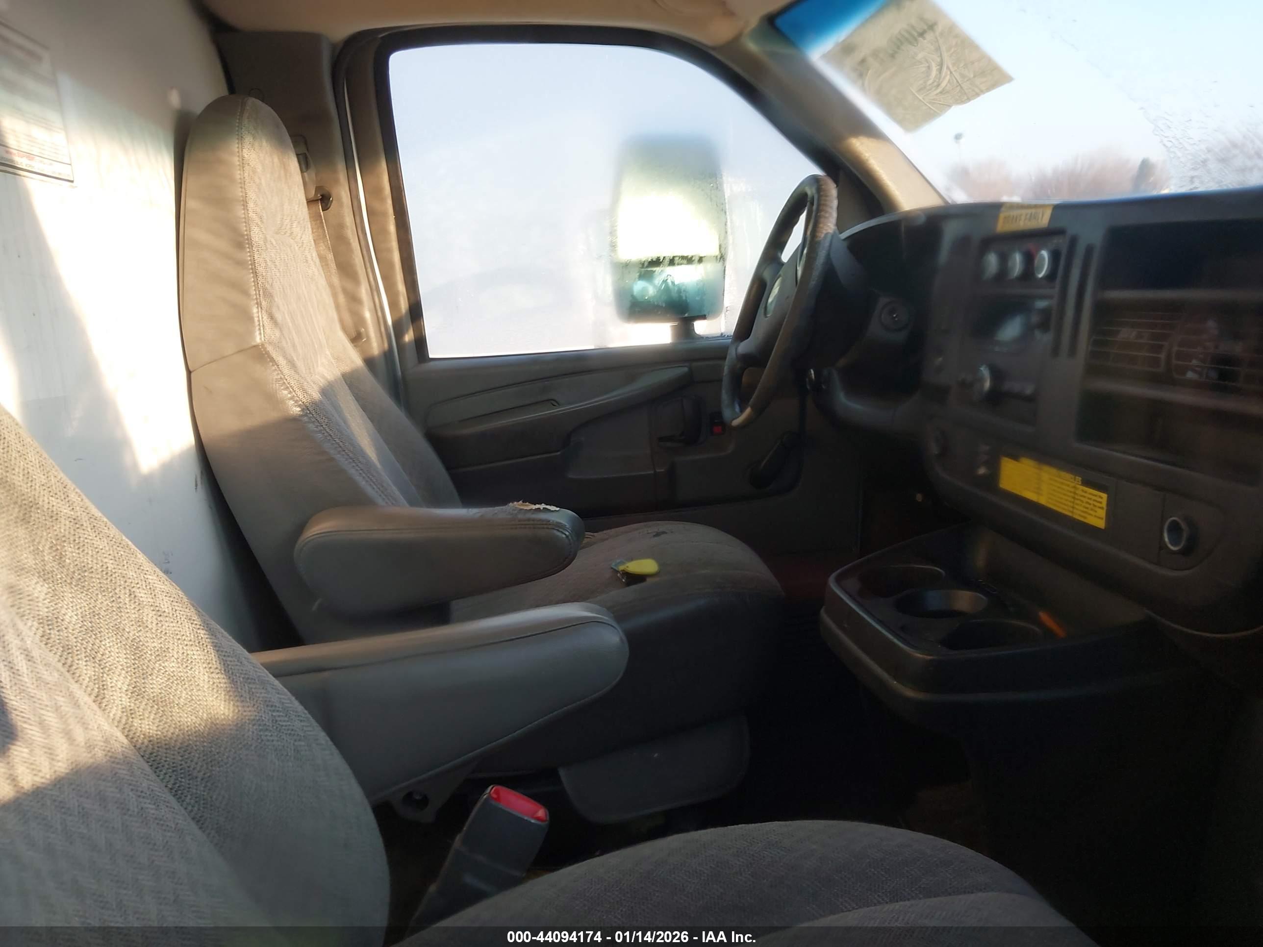 CHEVROLET EXPRESS image 7