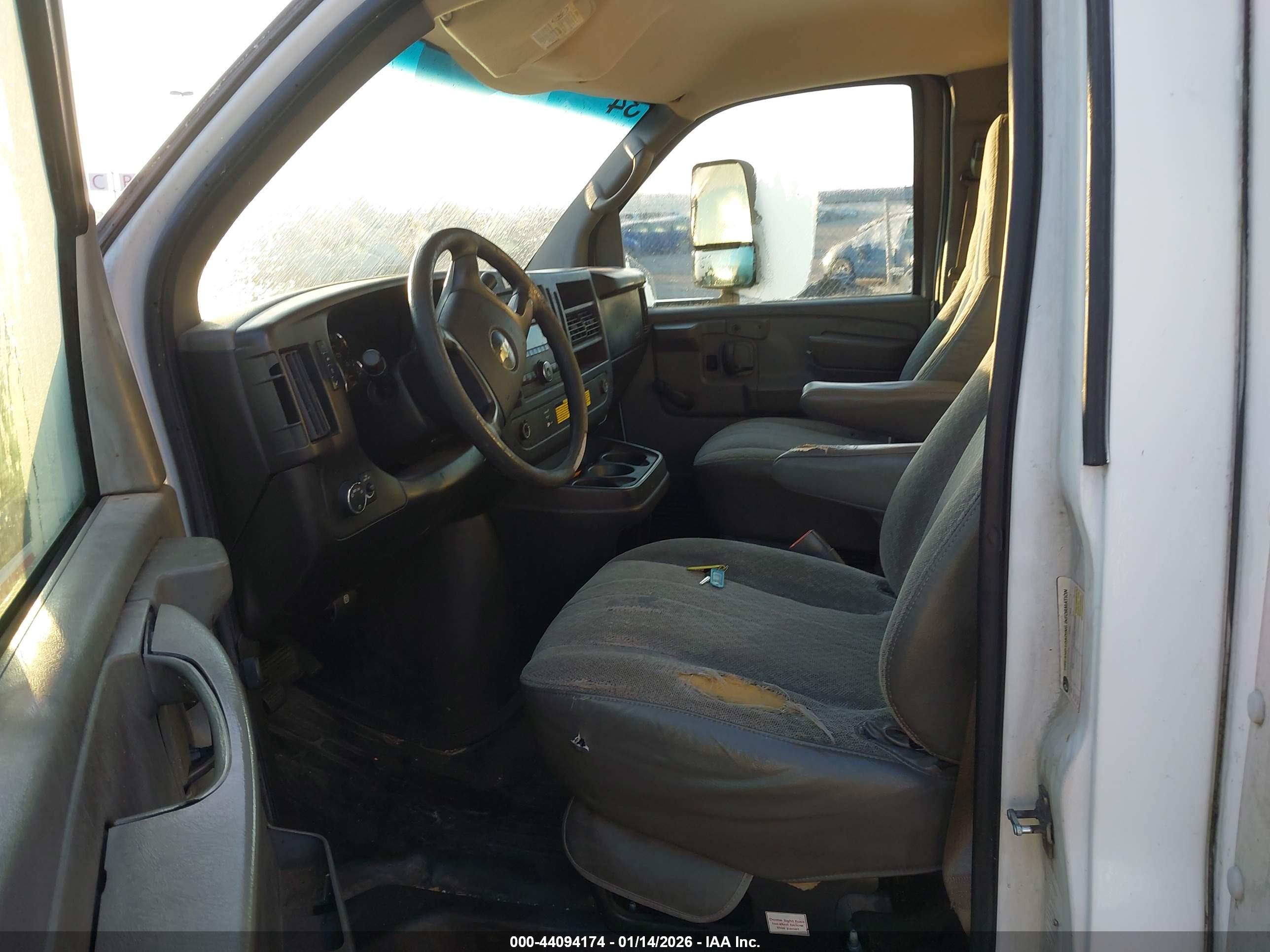 CHEVROLET EXPRESS image 8