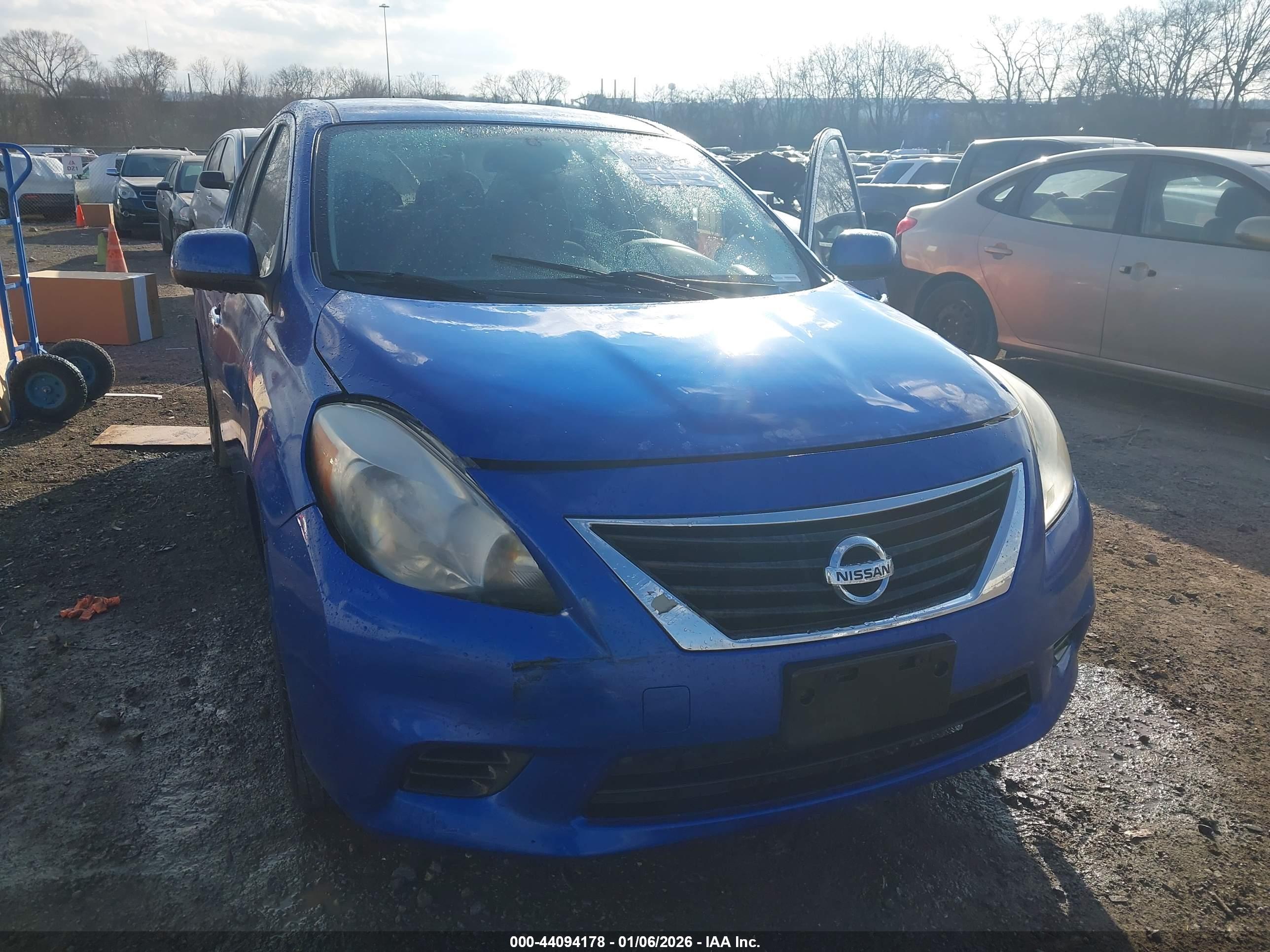 NISSAN VERSA image 6