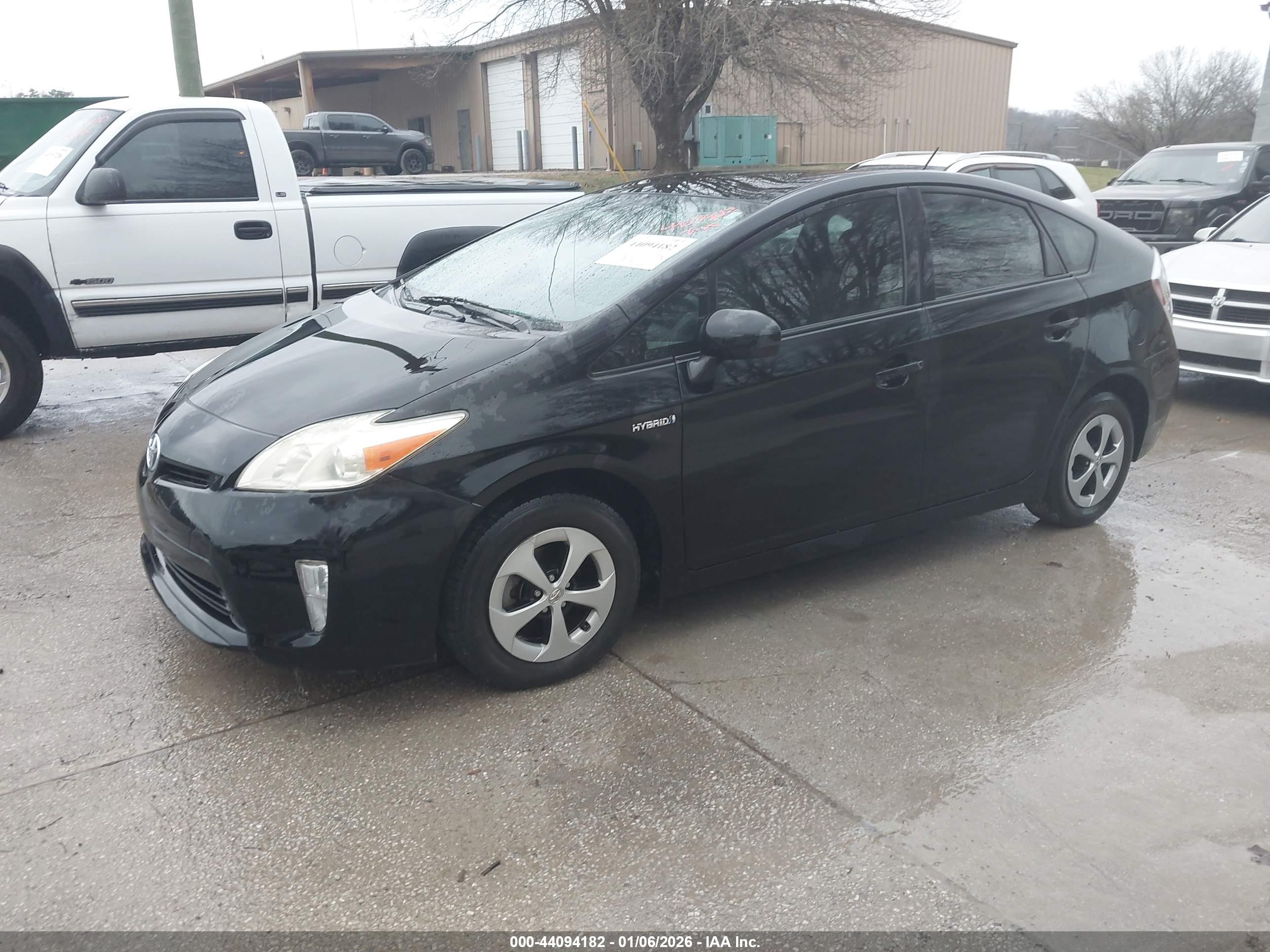 TOYOTA PRIUS image 2