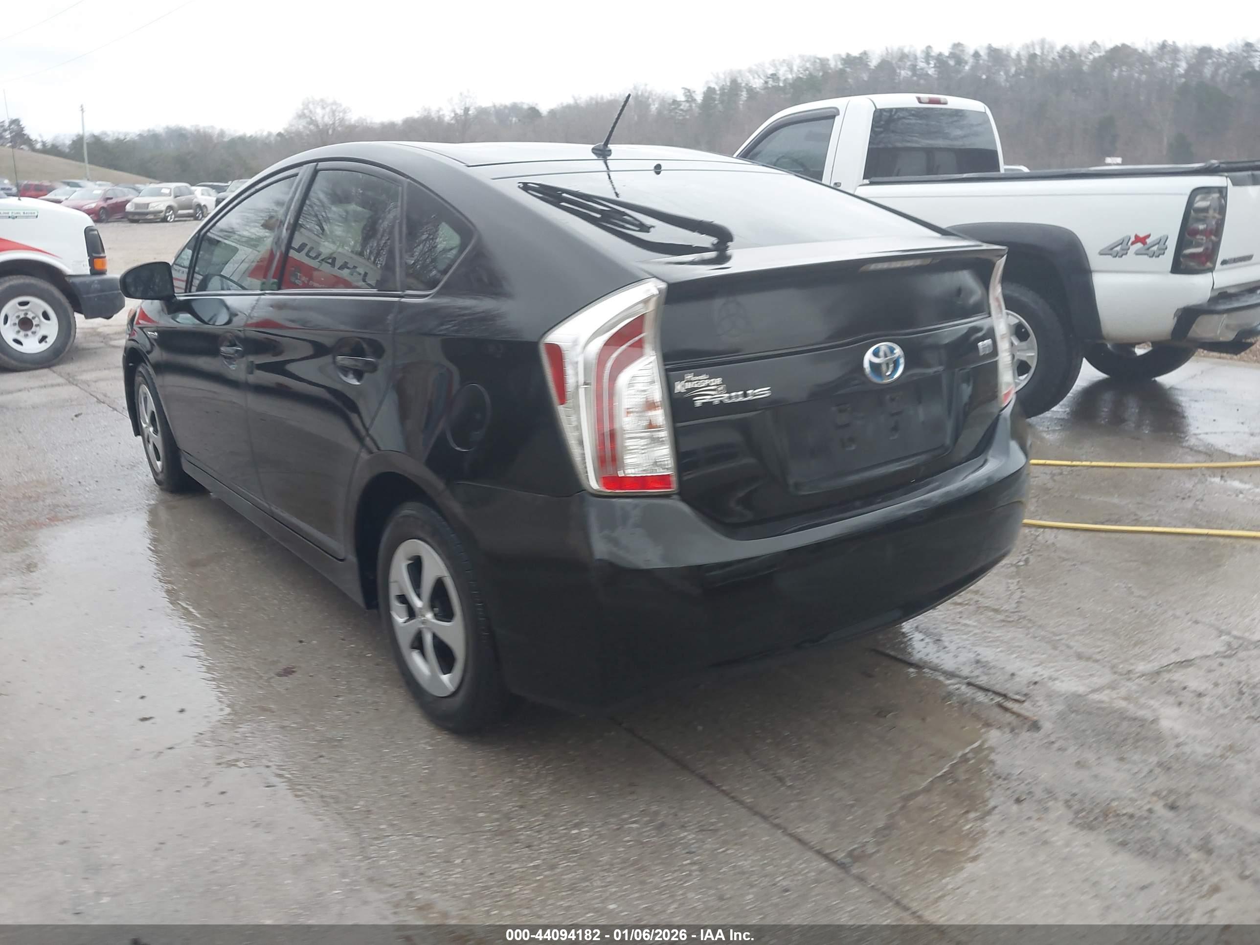 TOYOTA PRIUS image 3