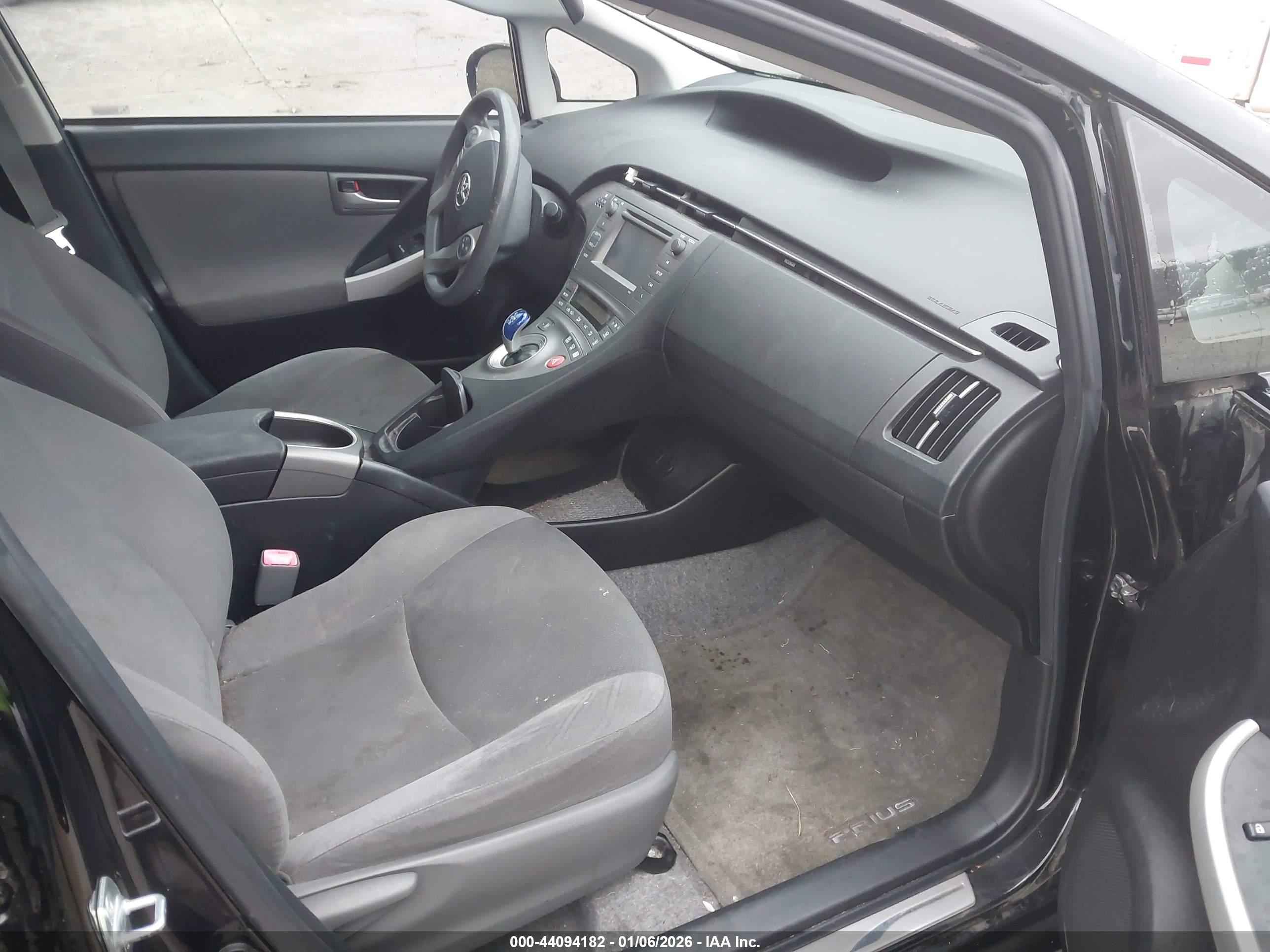 TOYOTA PRIUS image 5