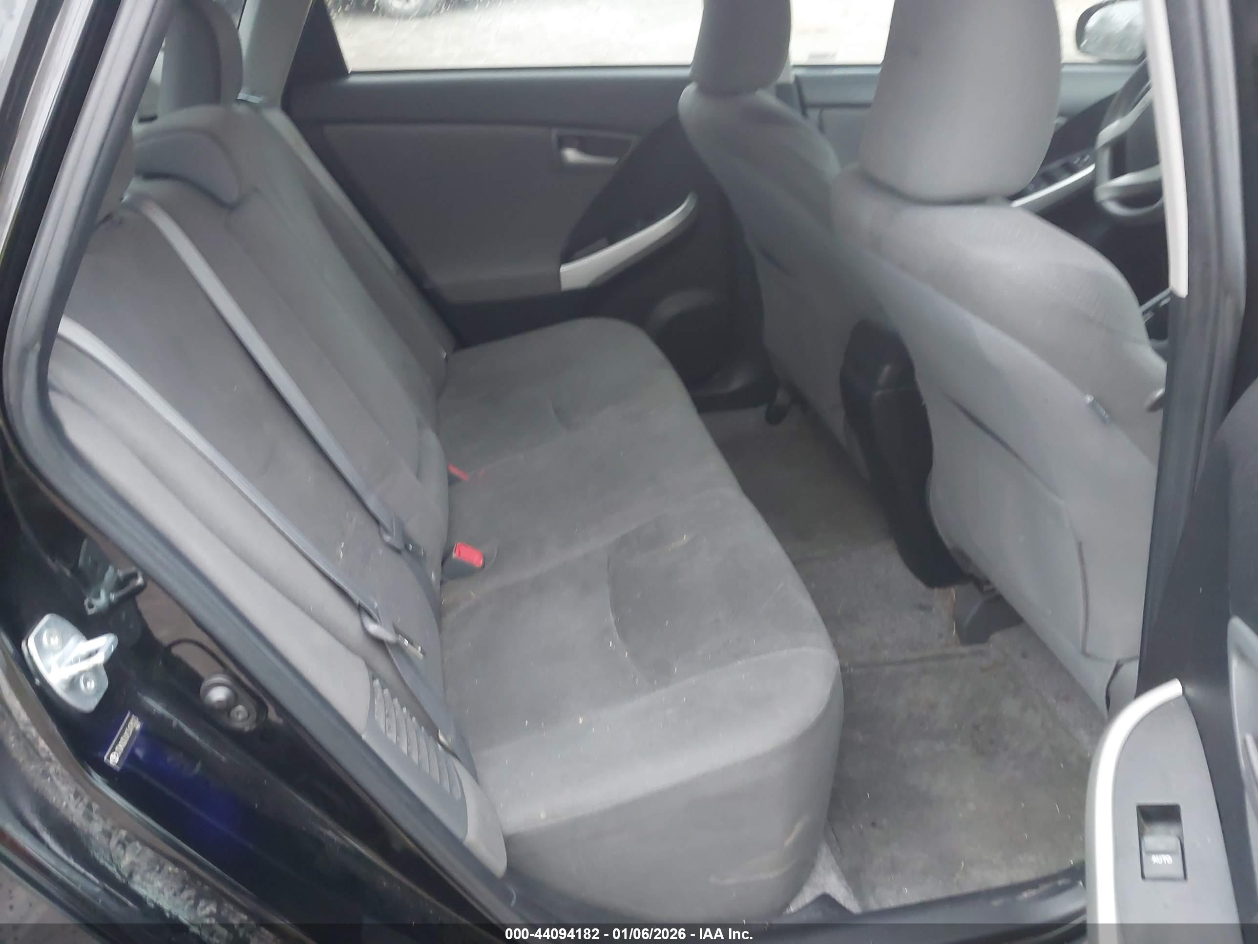 TOYOTA PRIUS image 8