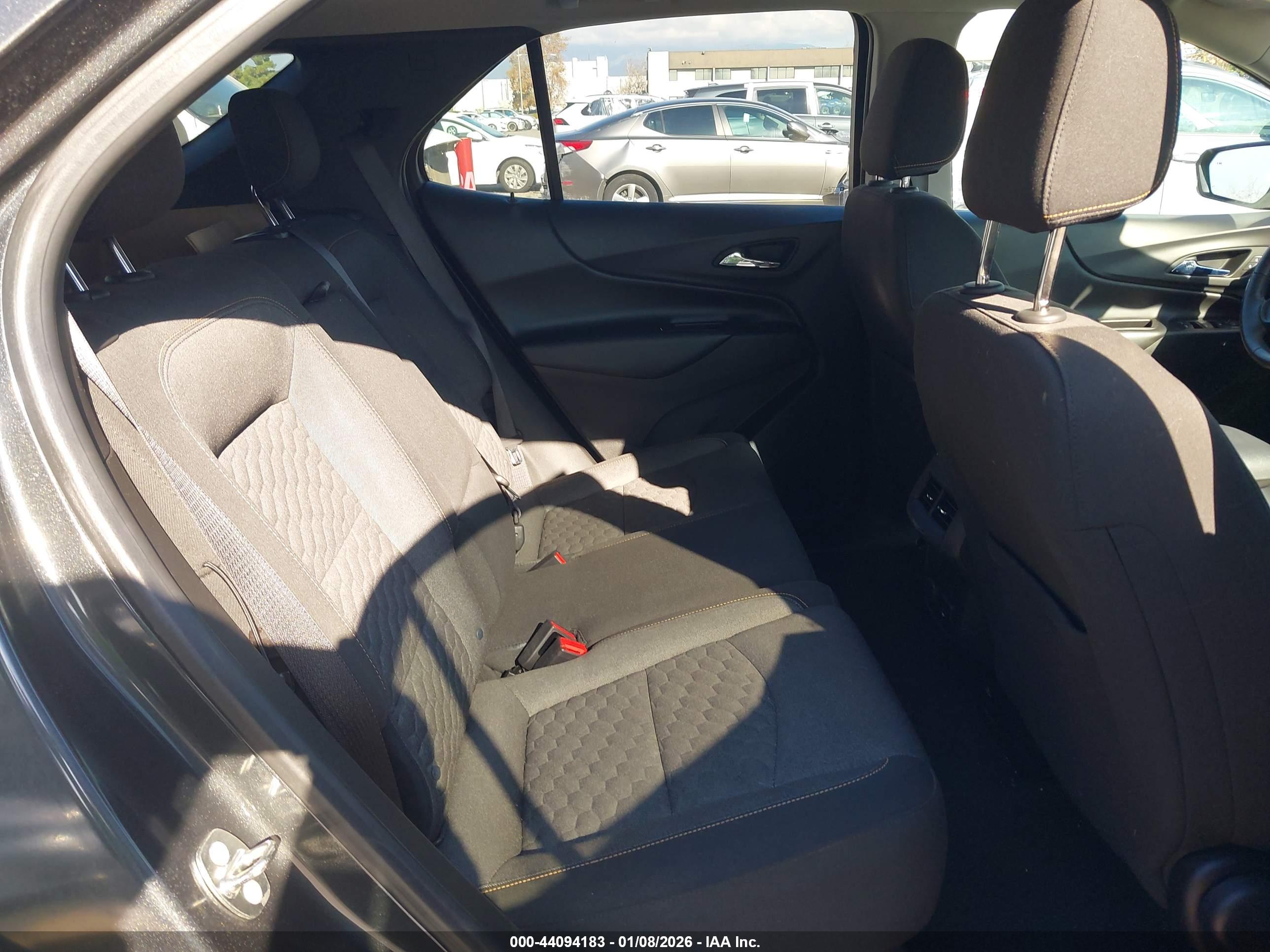 CHEVROLET EQUINOX image 8