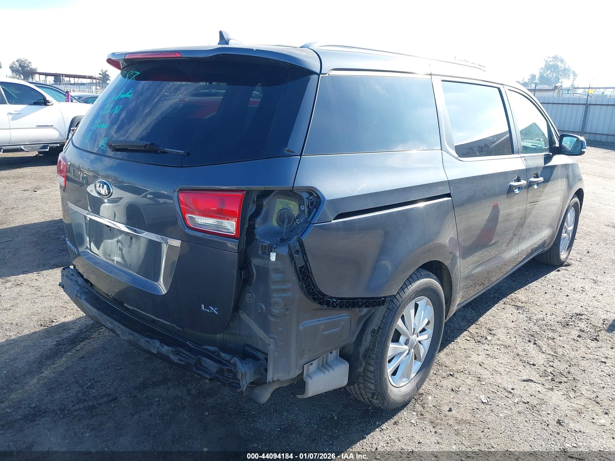 KIA SEDONA image 4