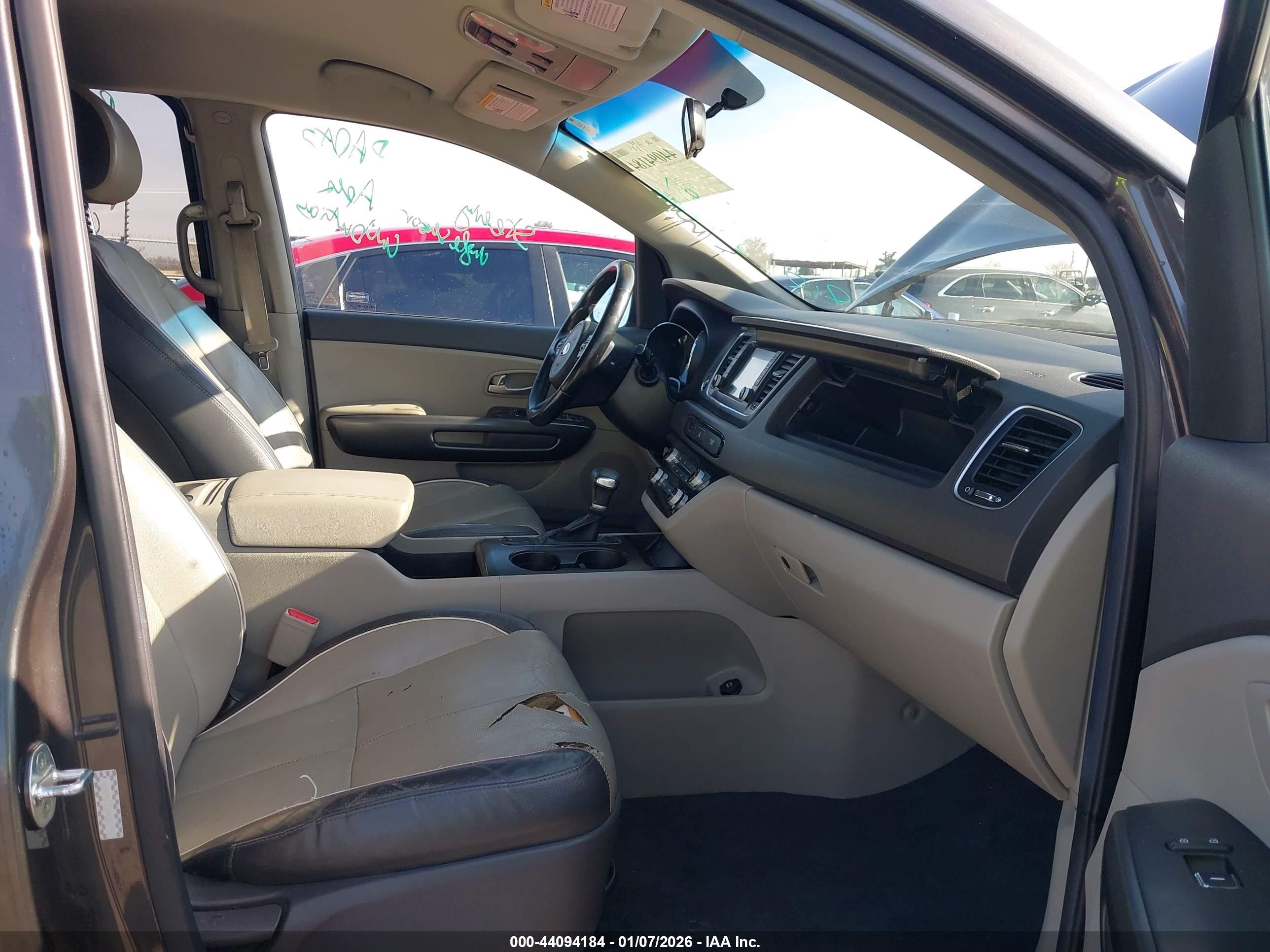 KIA SEDONA image 5
