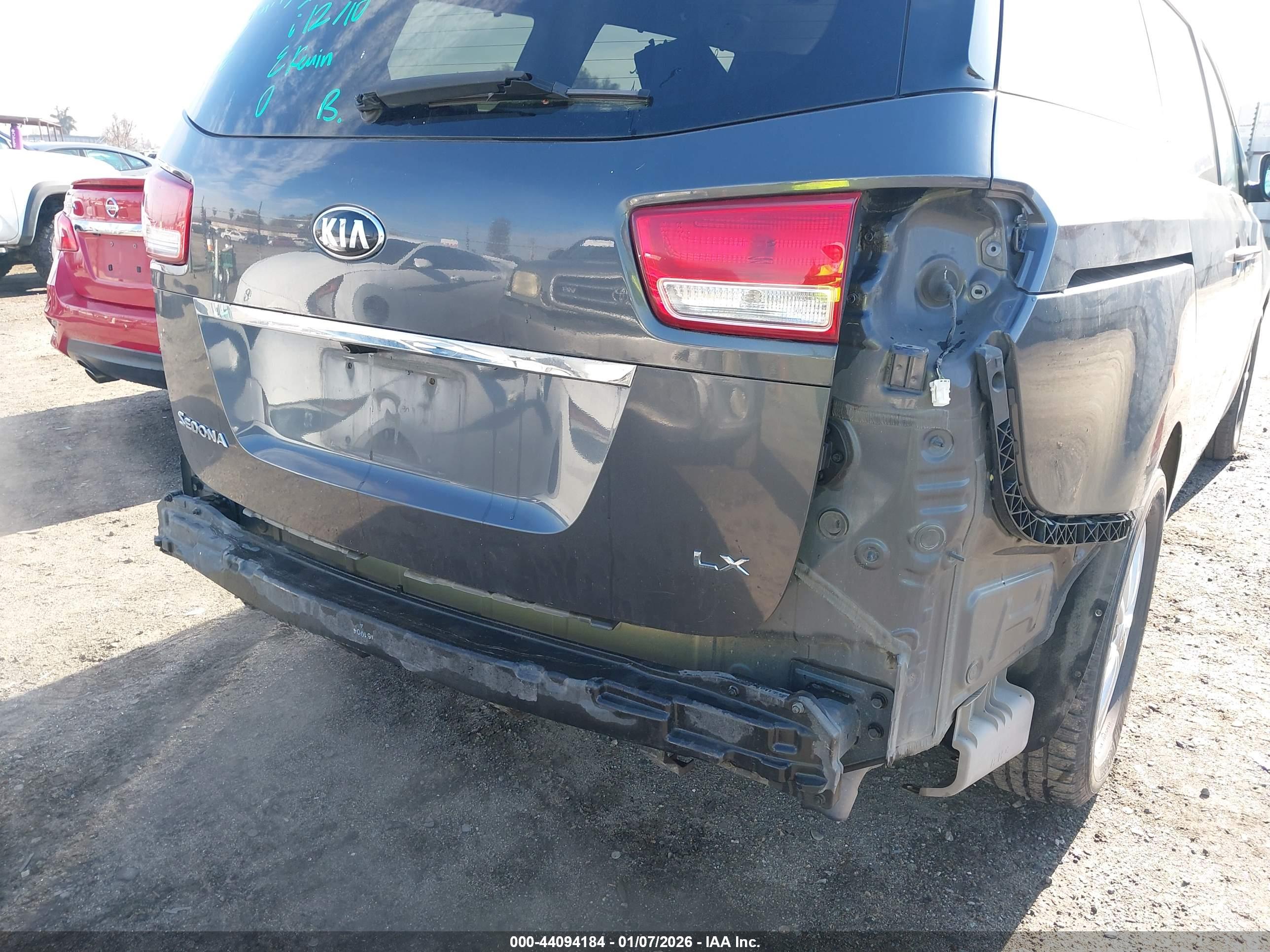 KIA SEDONA image 6