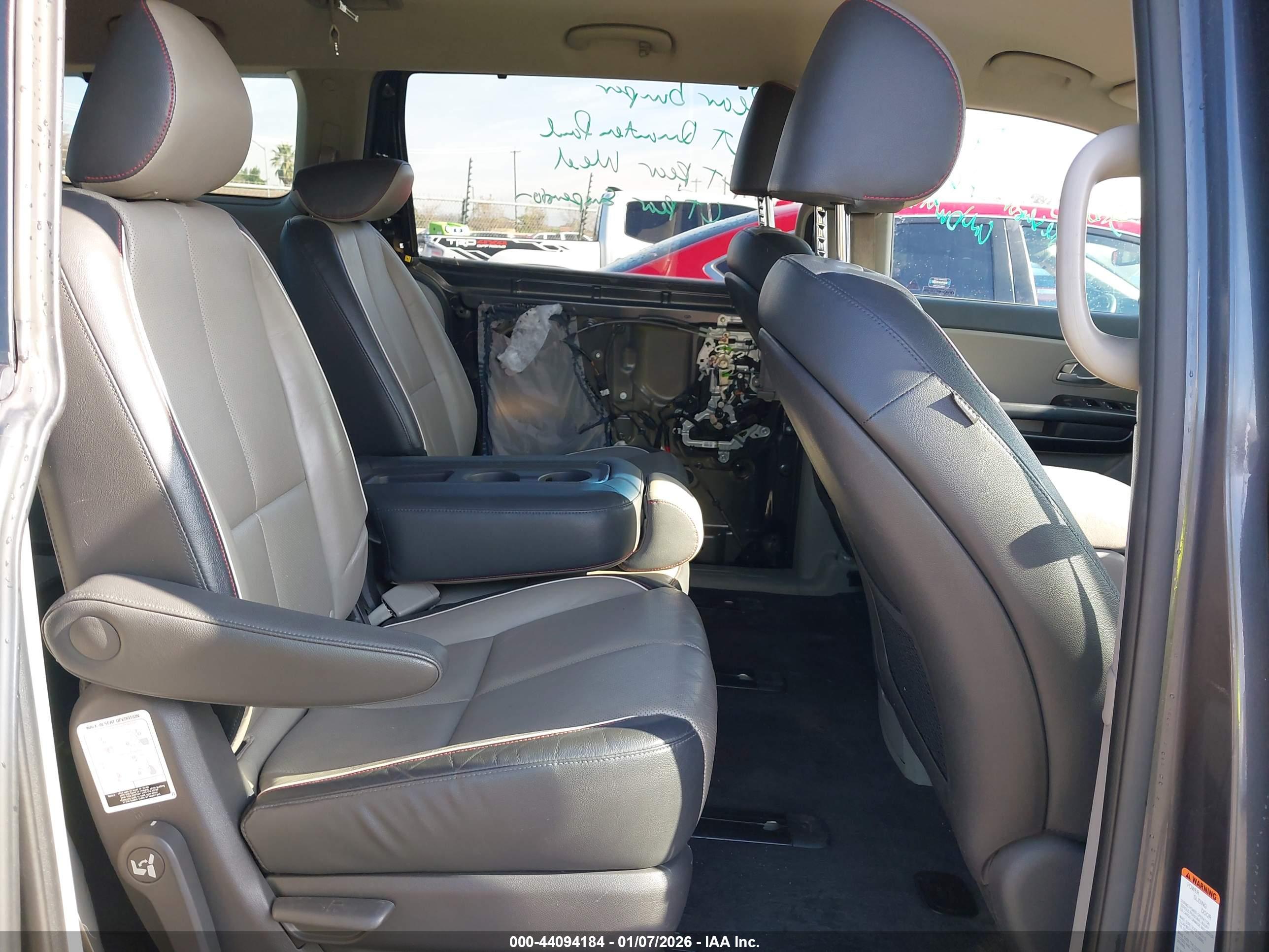KIA SEDONA image 8