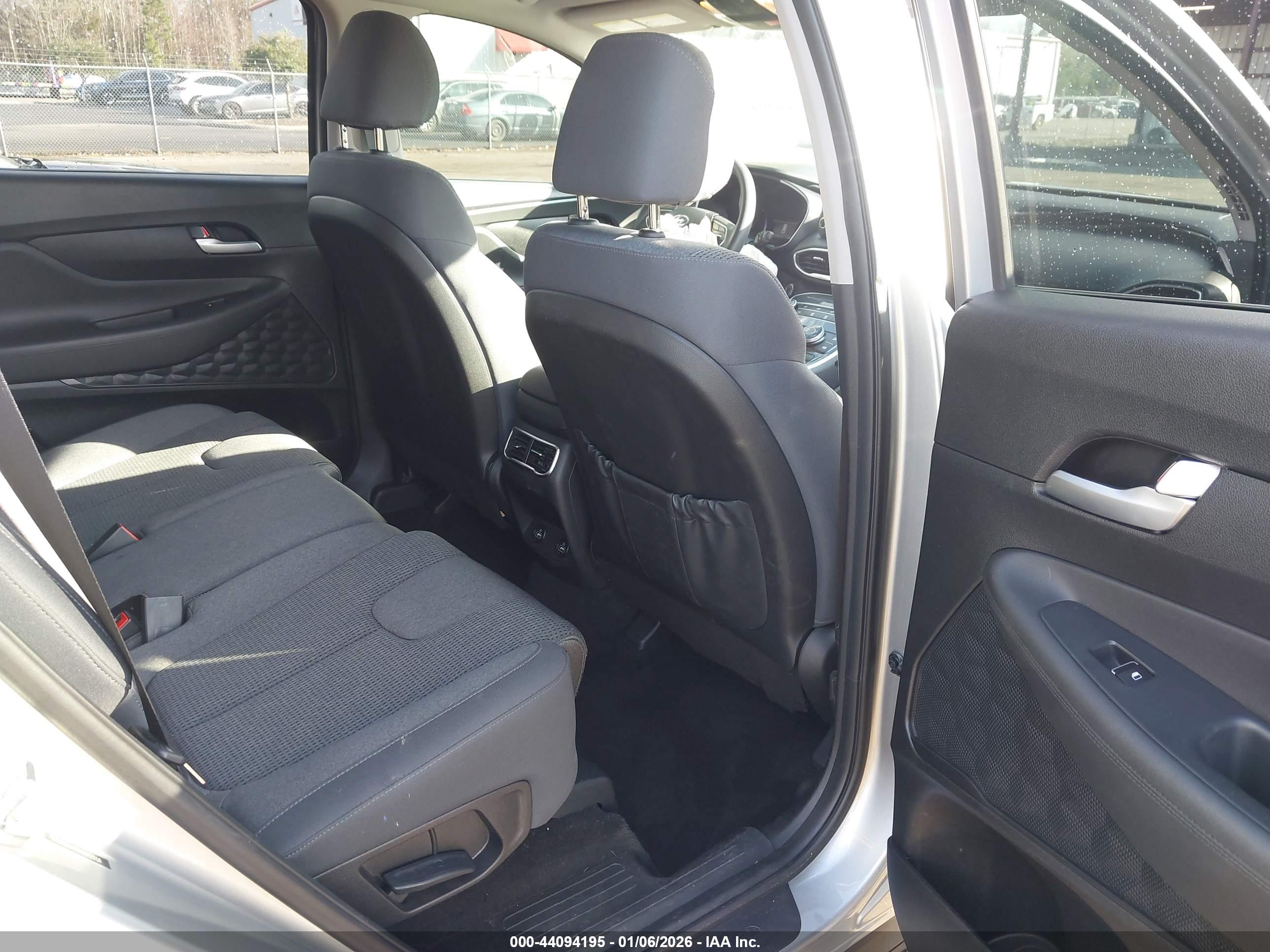 HYUNDAI SANTA image 8