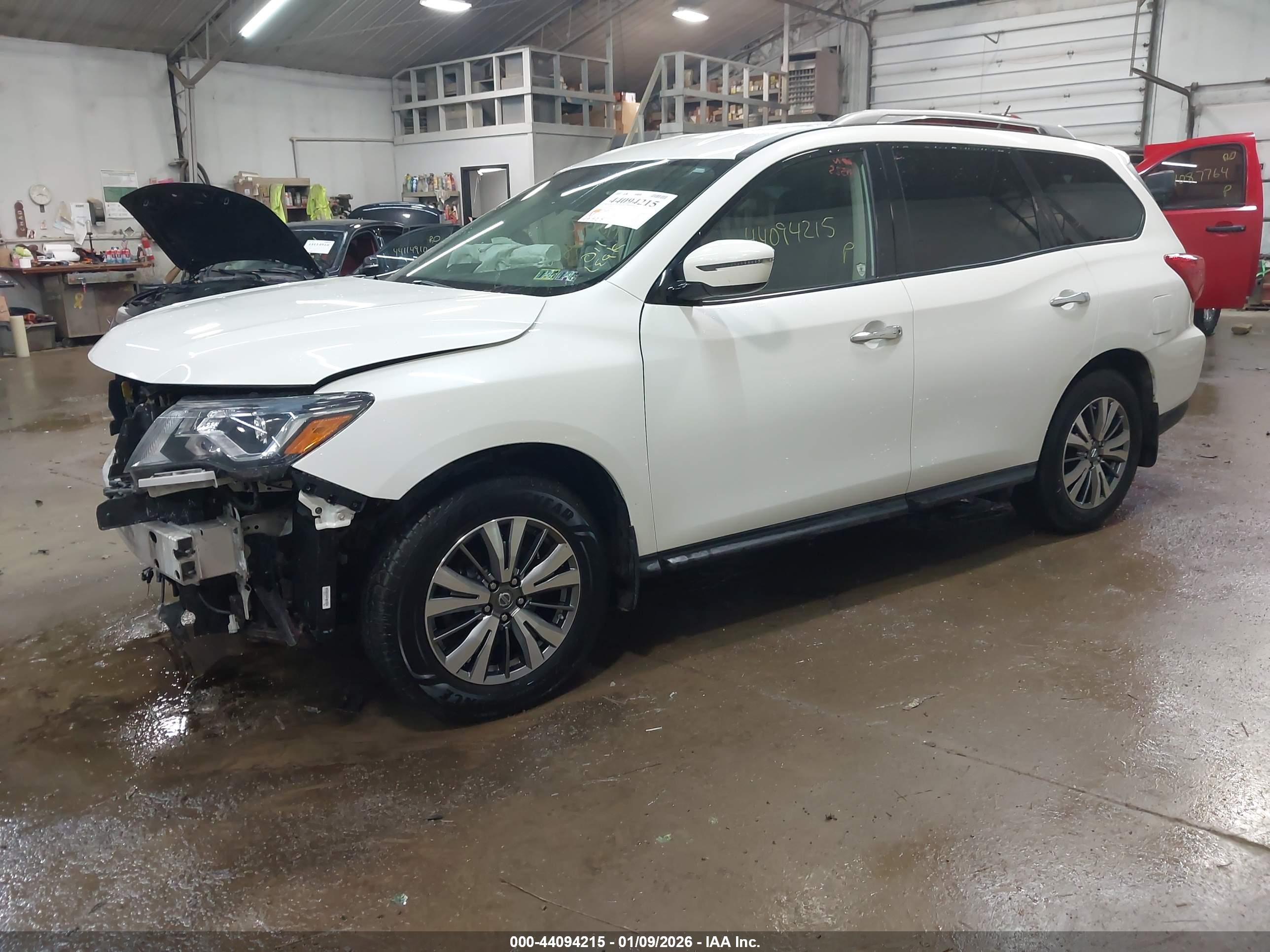 NISSAN PATHFINDER image 2