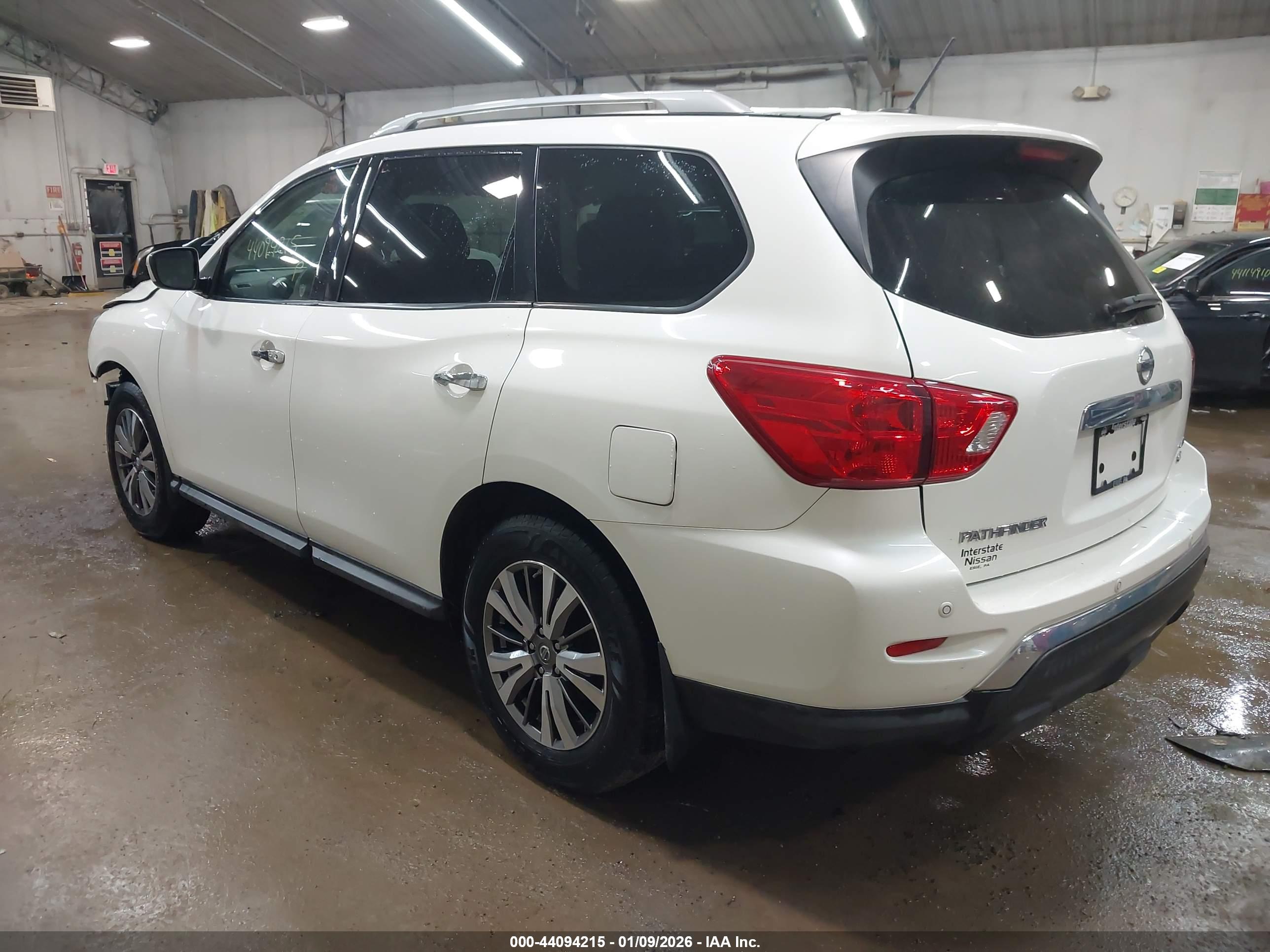 NISSAN PATHFINDER image 3