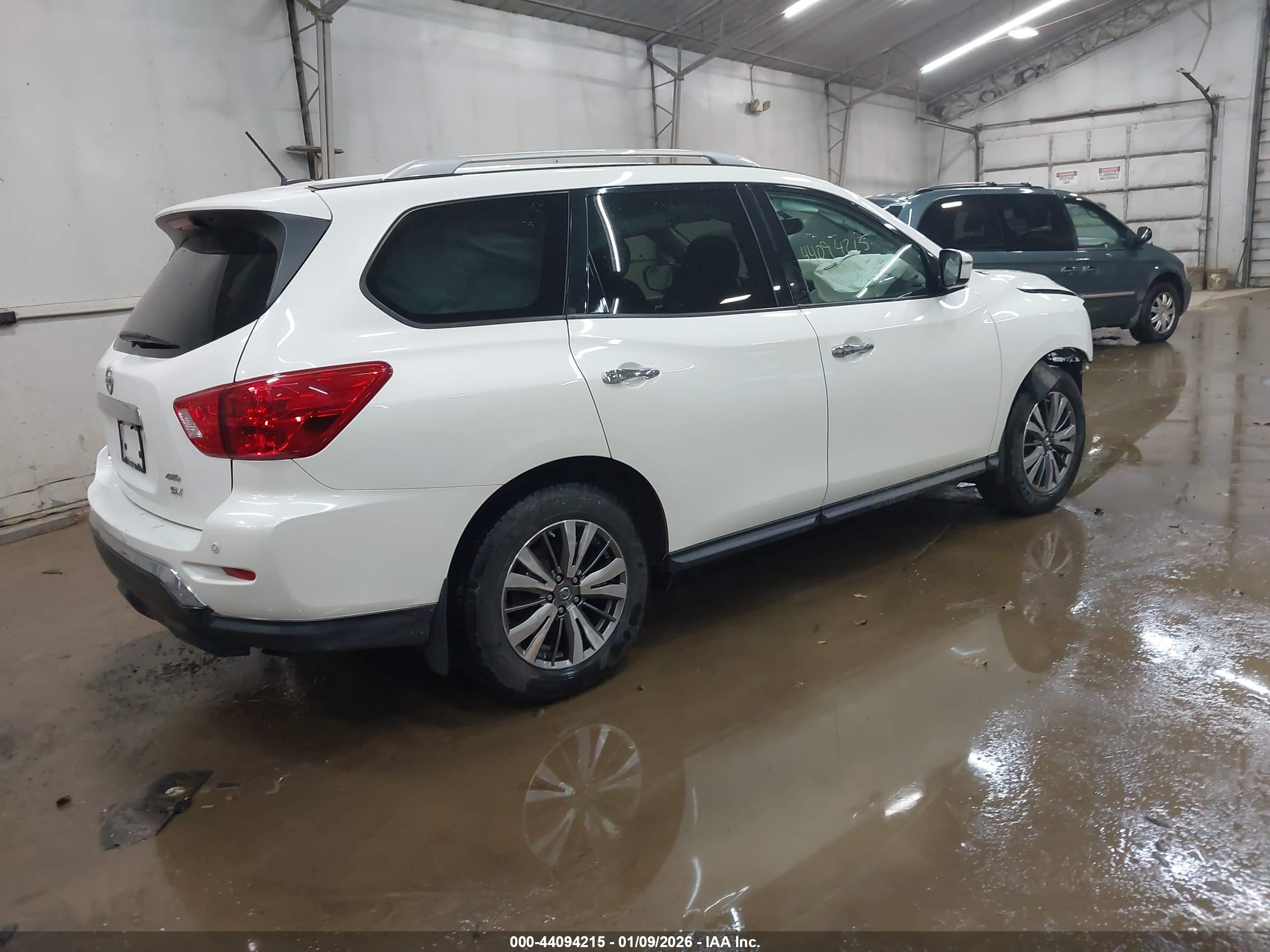 NISSAN PATHFINDER image 4