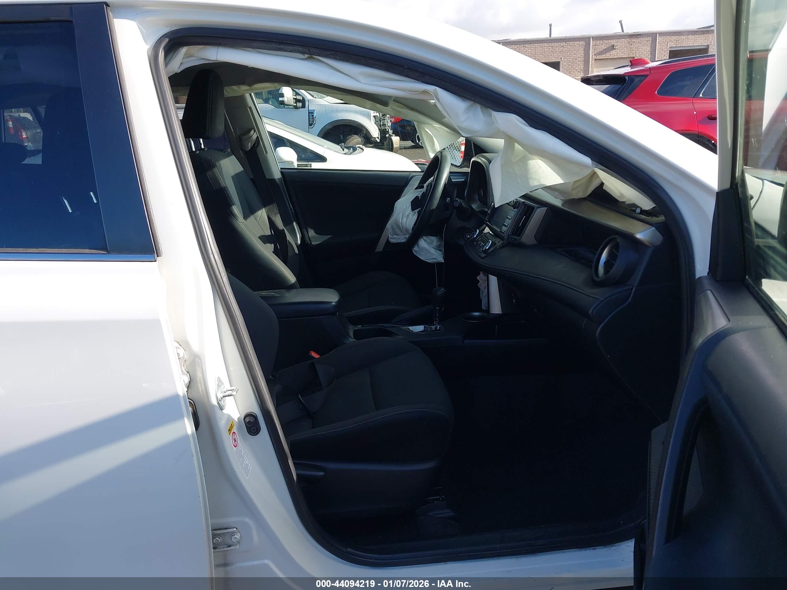 TOYOTA RAV4 image 5