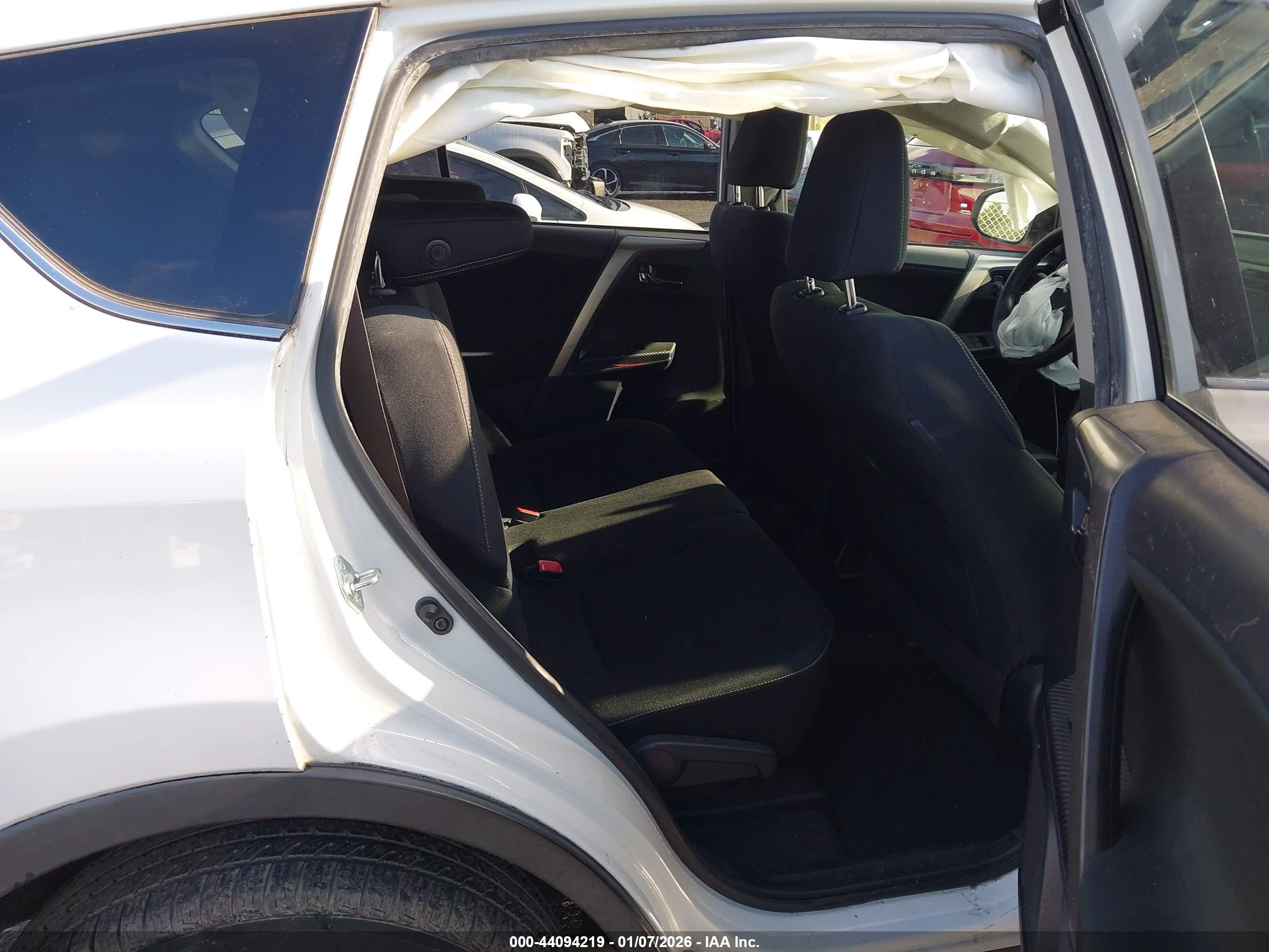 TOYOTA RAV4 image 8