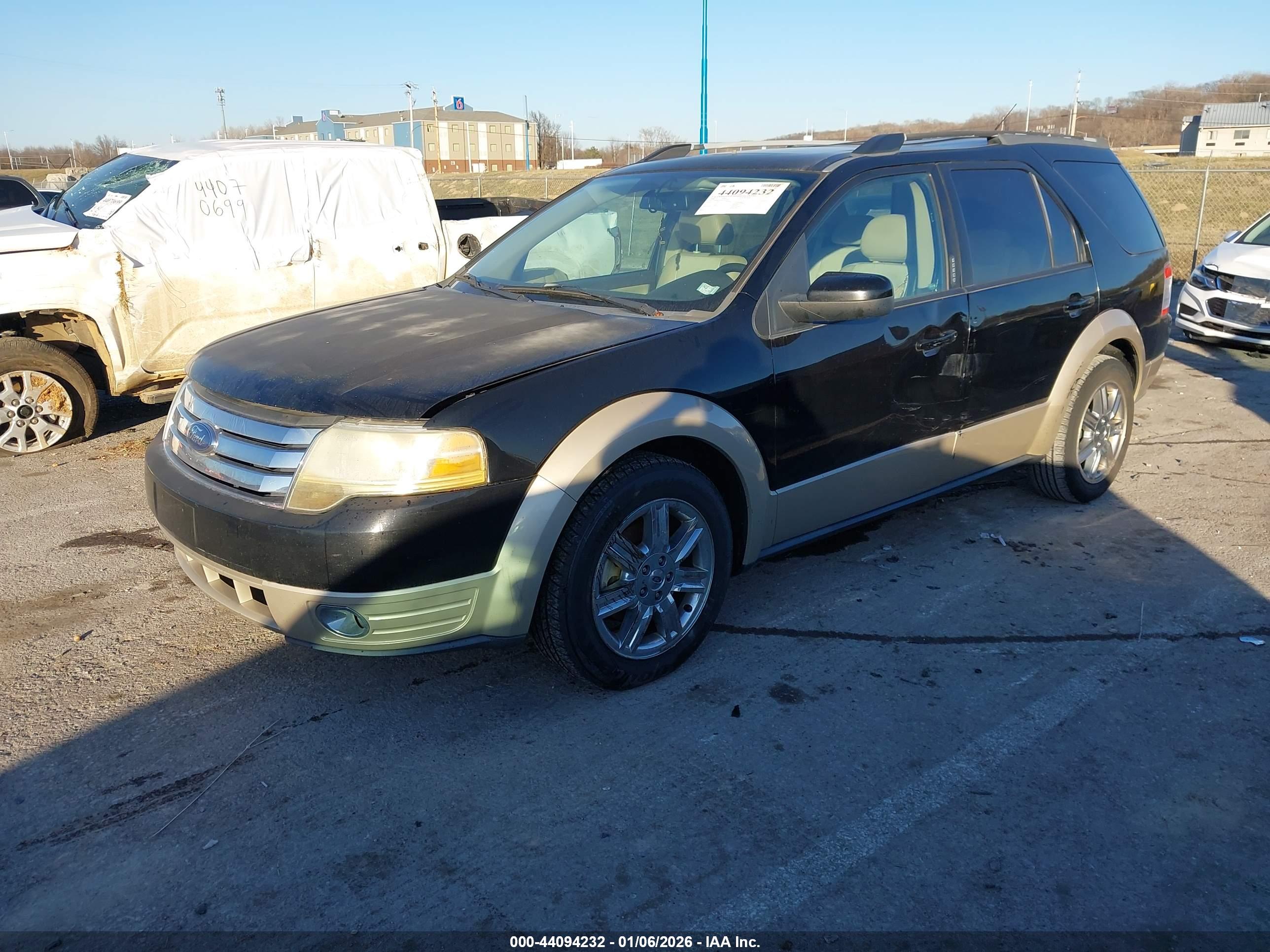FORD TAURUS image 2