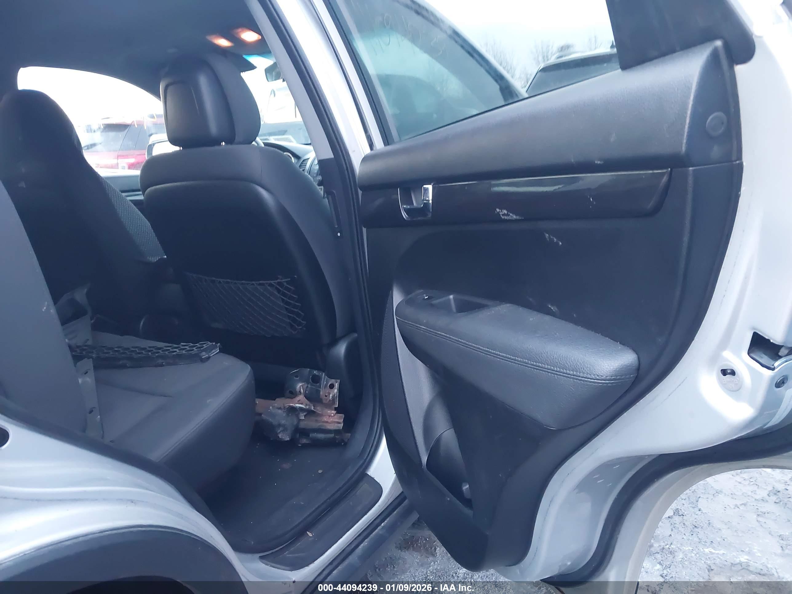 KIA SORENTO image 8