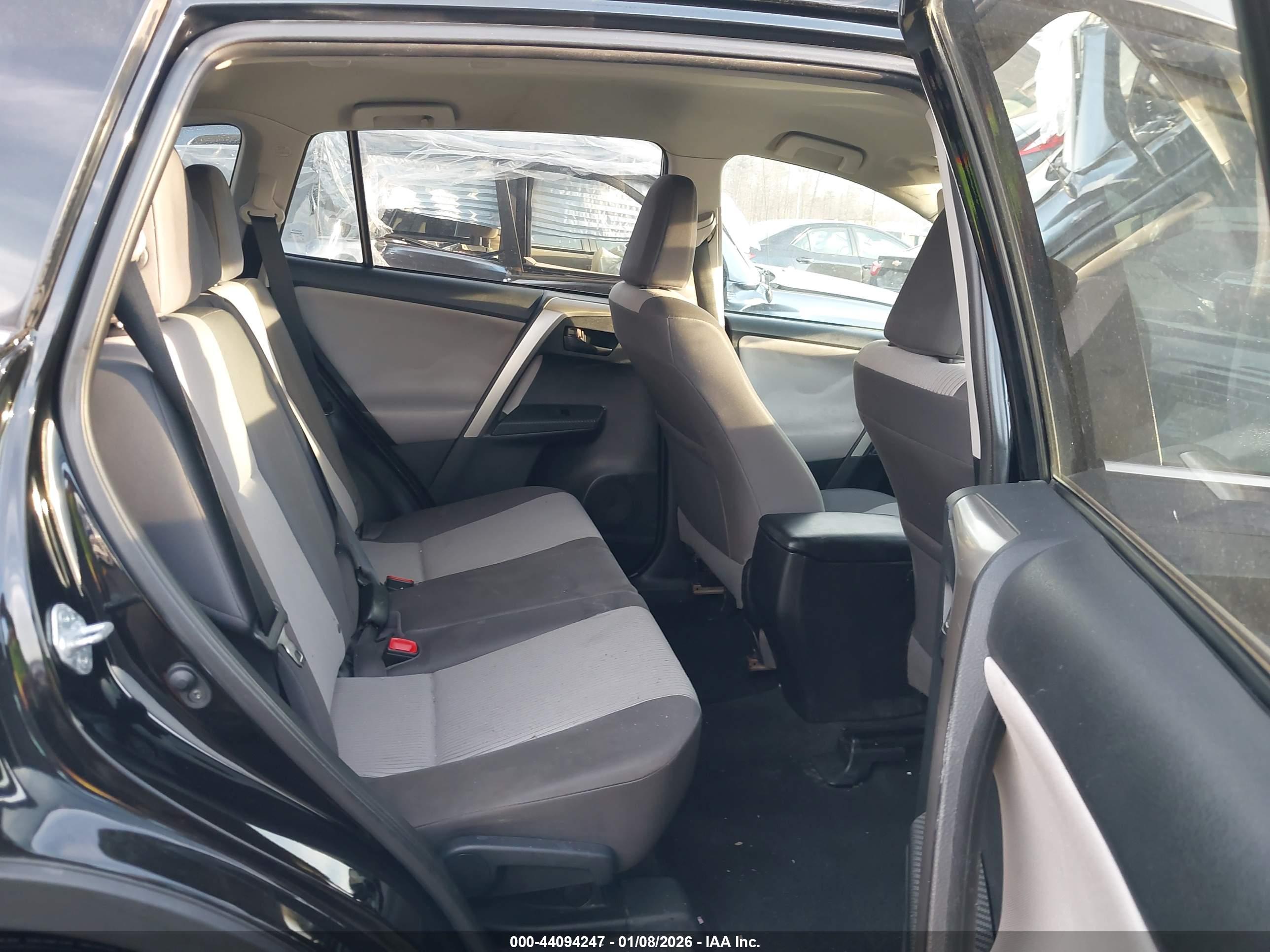 TOYOTA RAV4 image 8