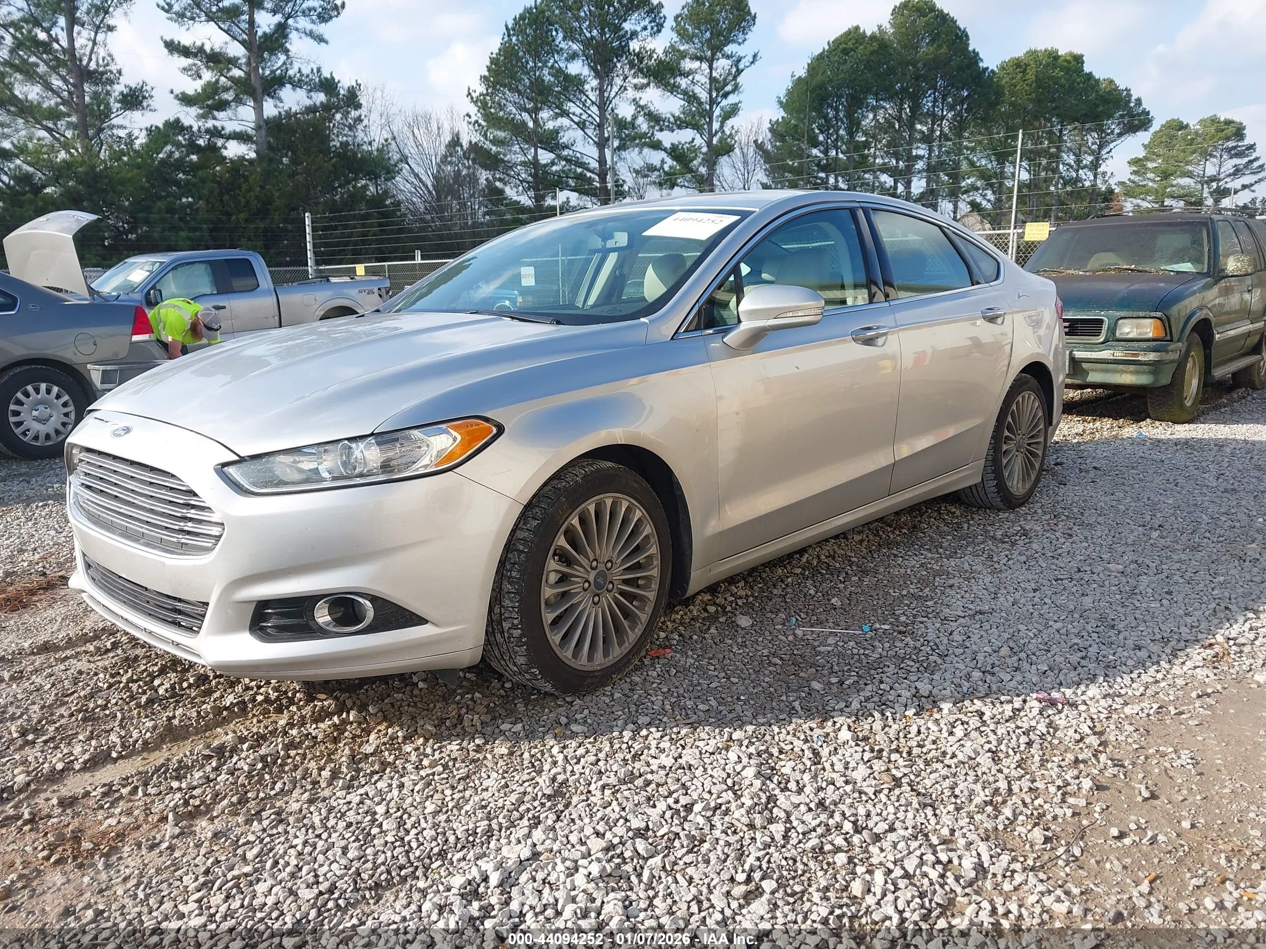 FORD FUSION image 2
