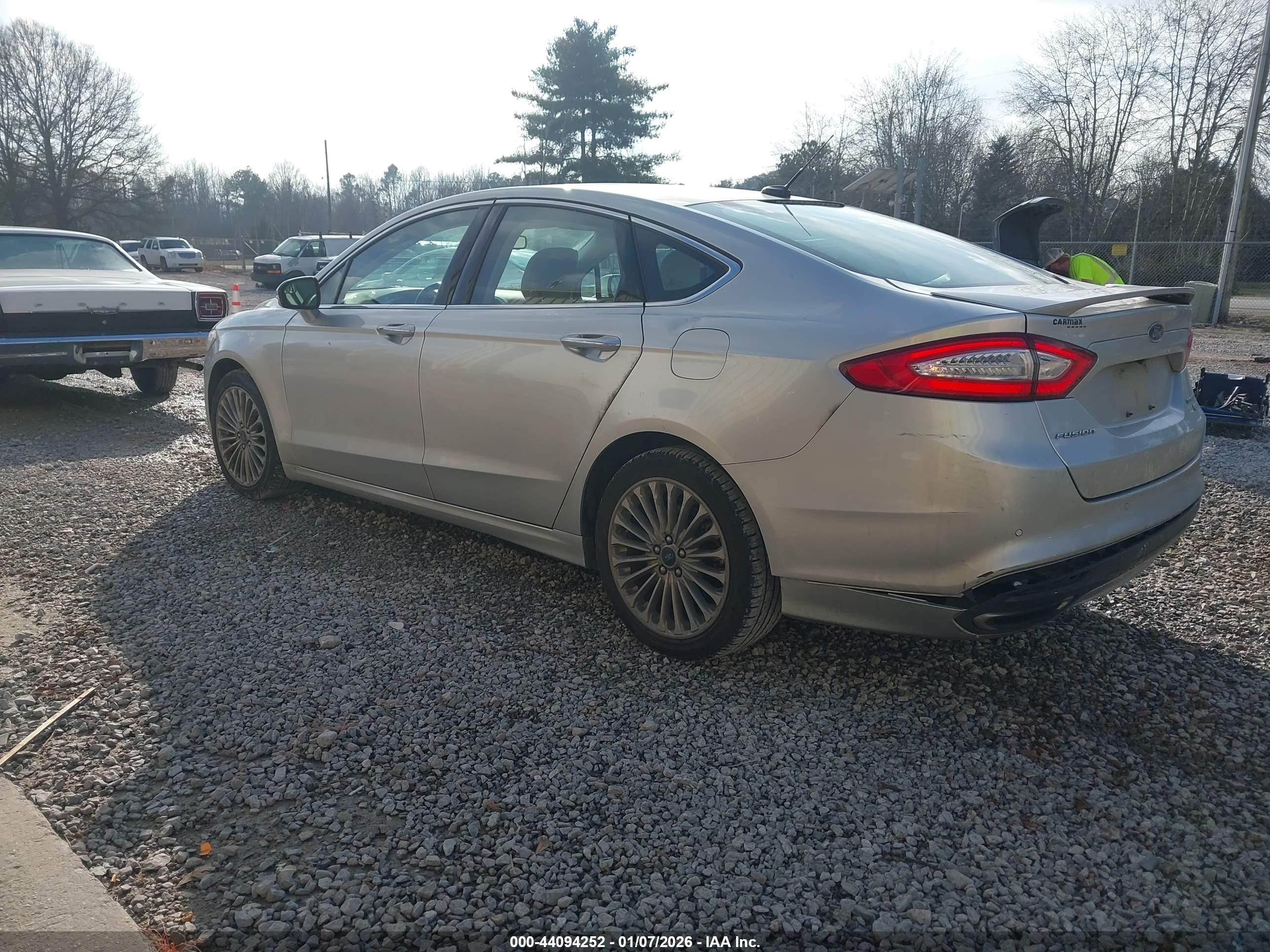 FORD FUSION image 3