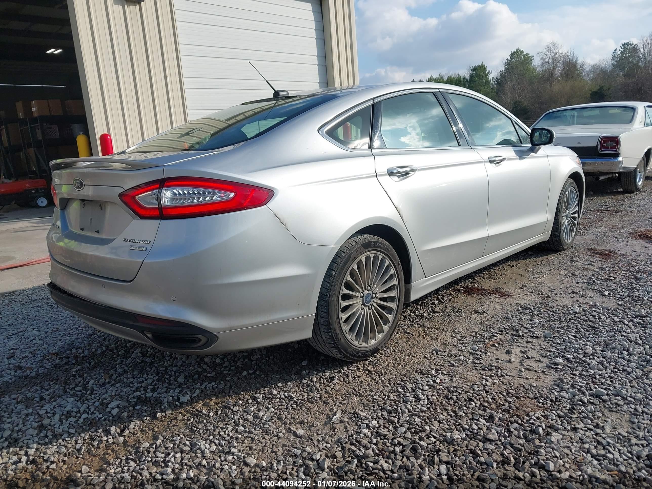 FORD FUSION image 4