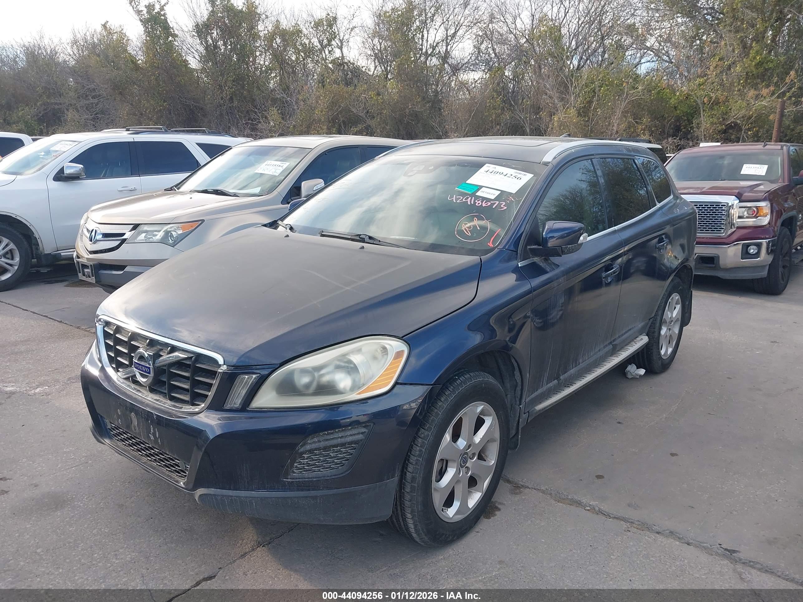 VOLVO XC60 image 2