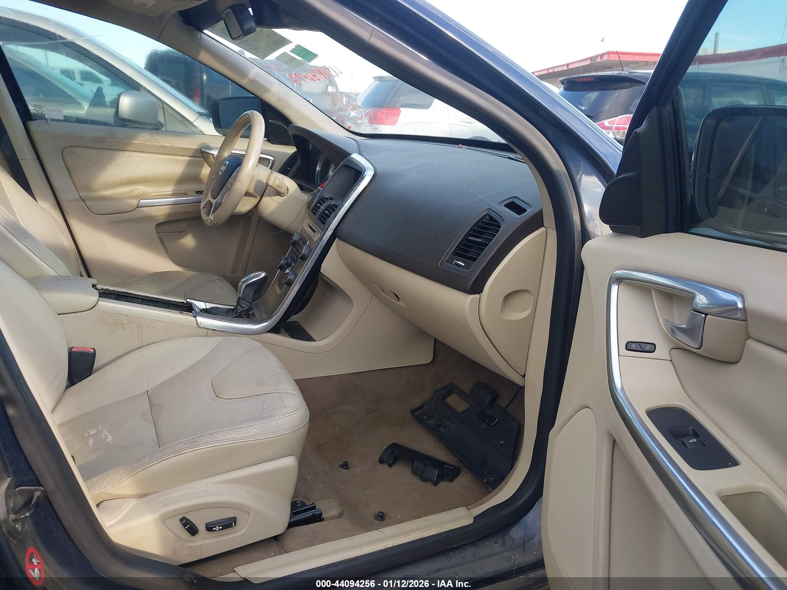 VOLVO XC60 image 5