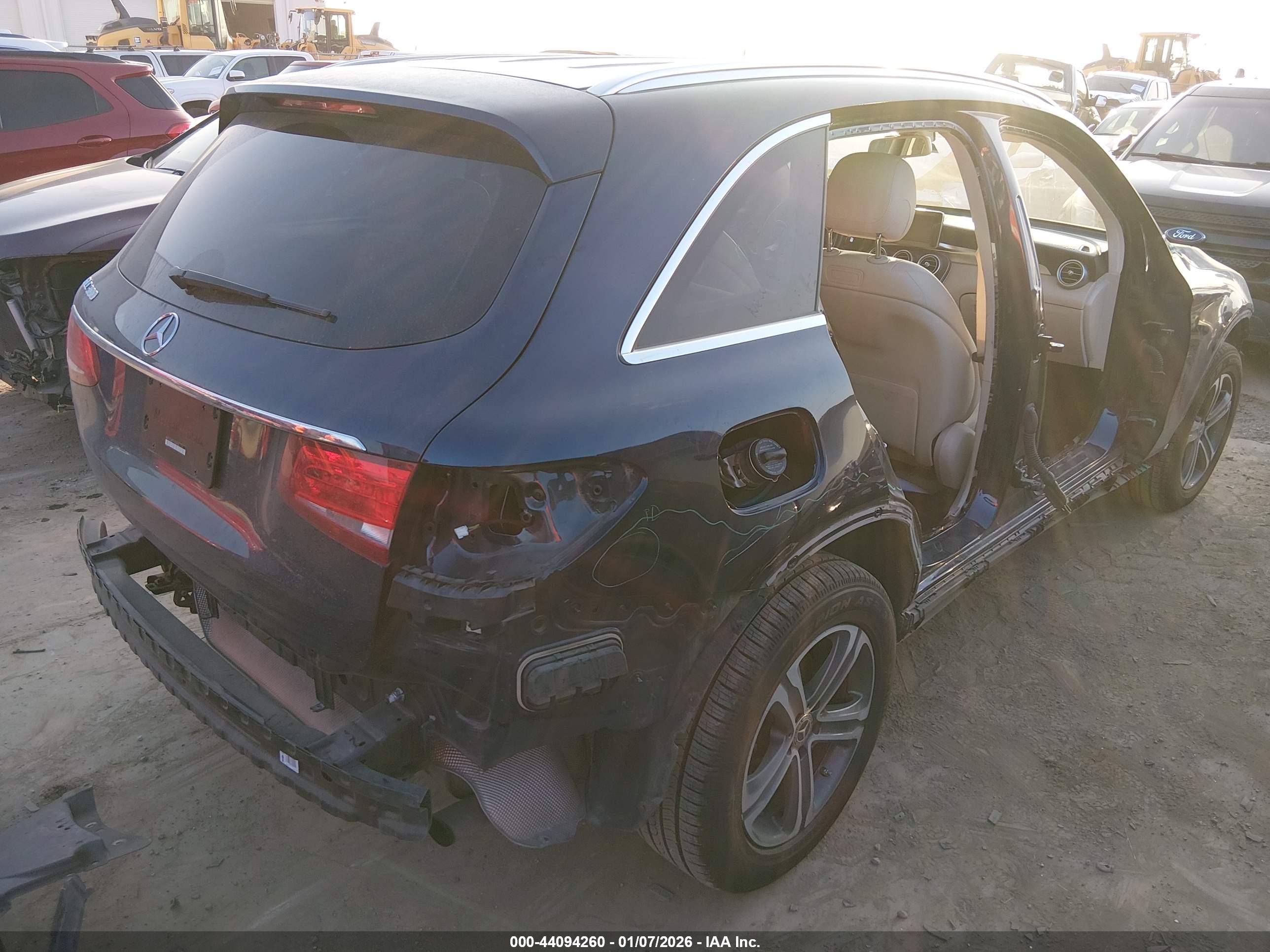 MERCEDES-BENZ GLC image 4
