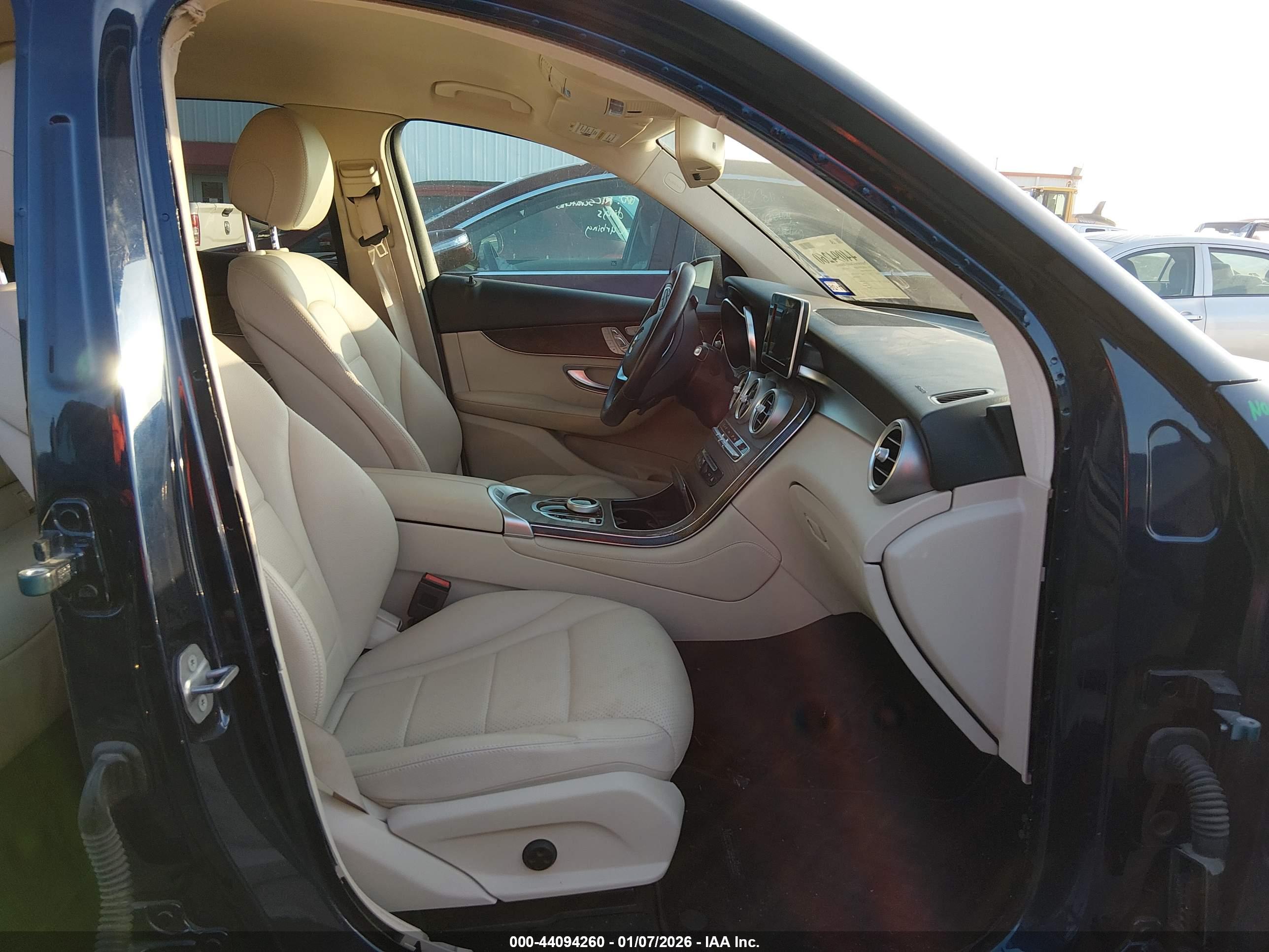 MERCEDES-BENZ GLC image 5