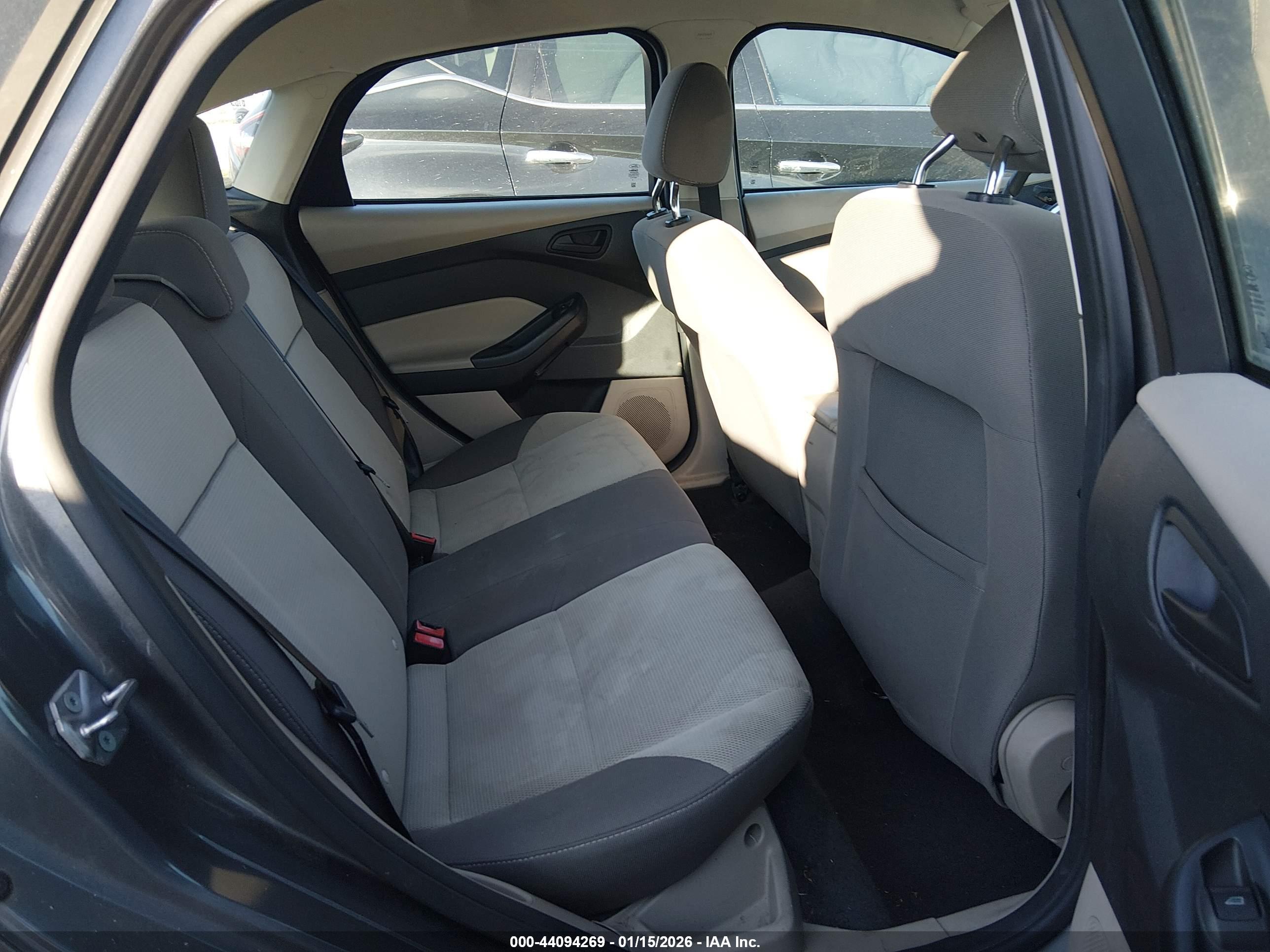 FORD FOCUS image 8