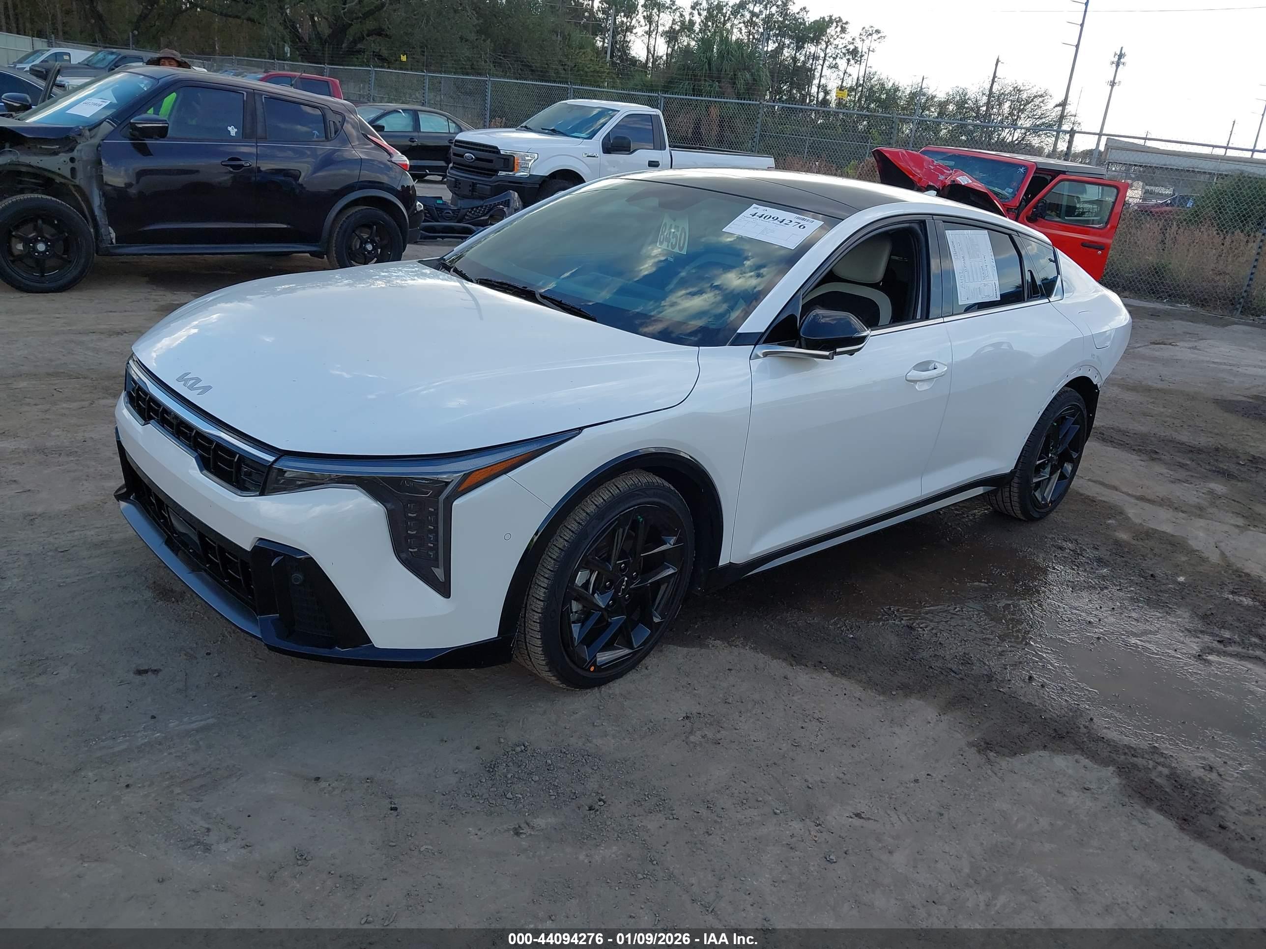 KIA K4 image 2