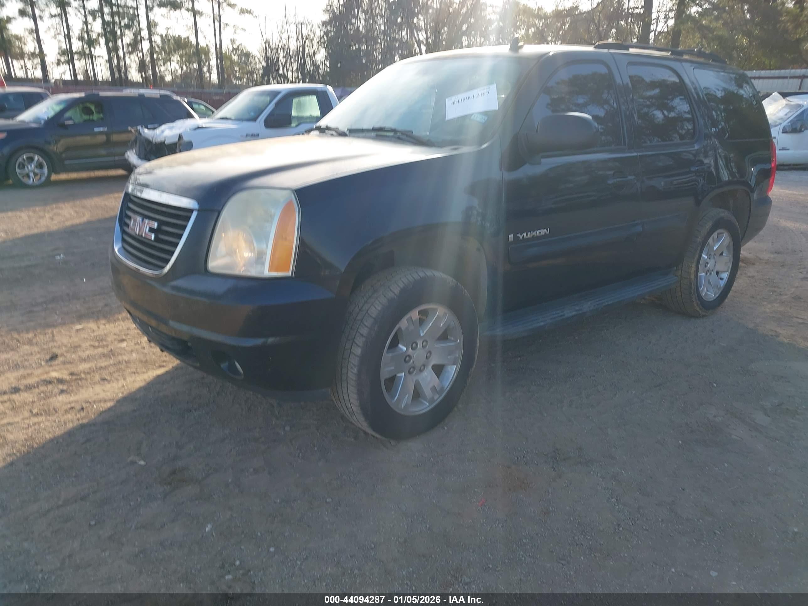 GMC YUKON image 2