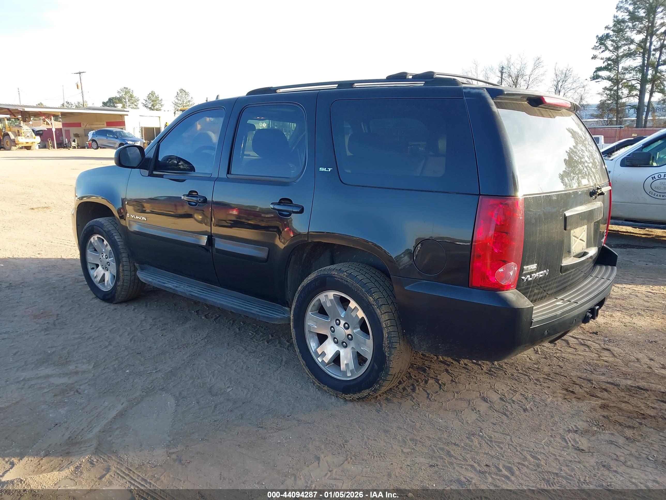 GMC YUKON image 3