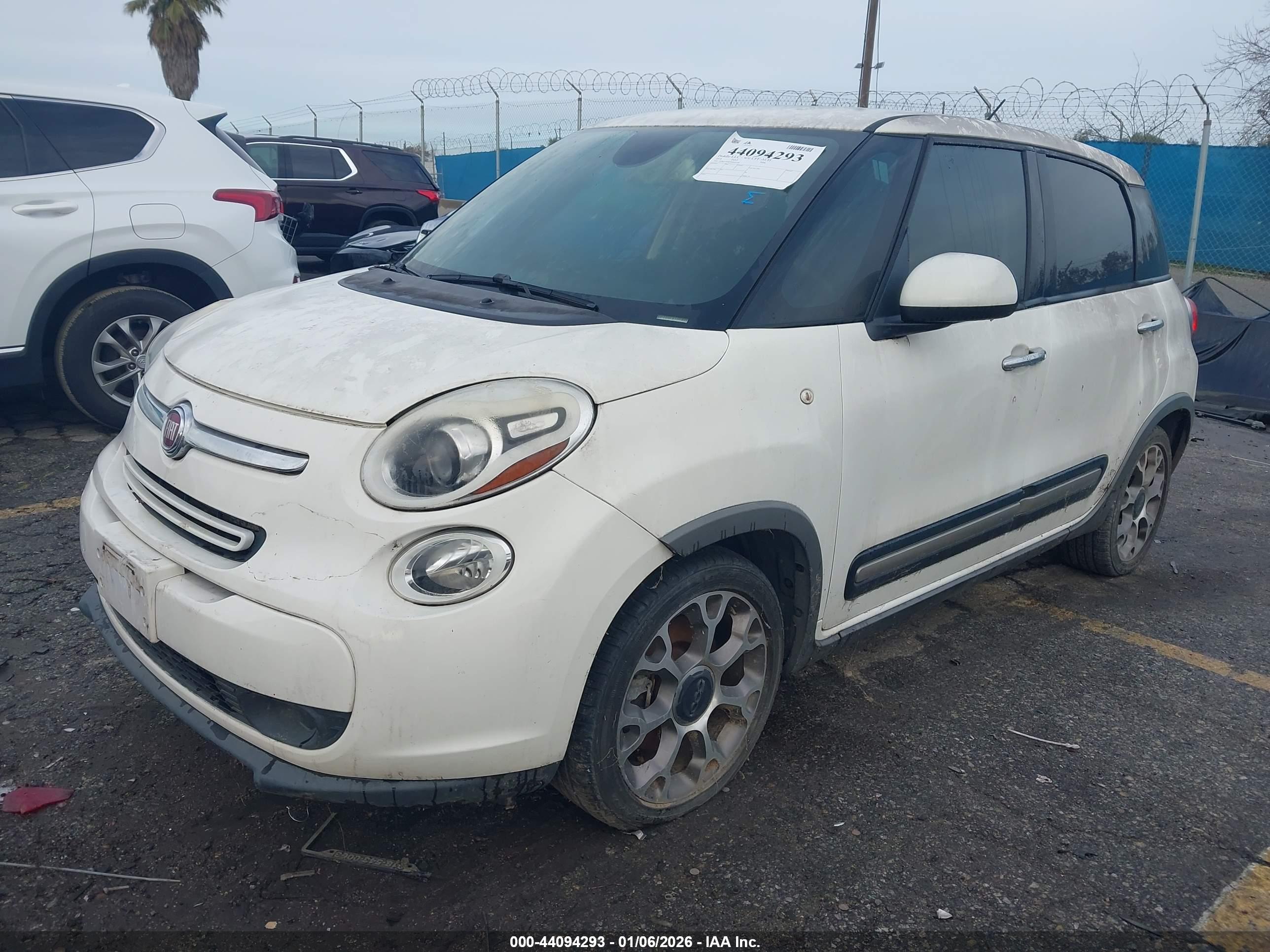 FIAT 500L image 2