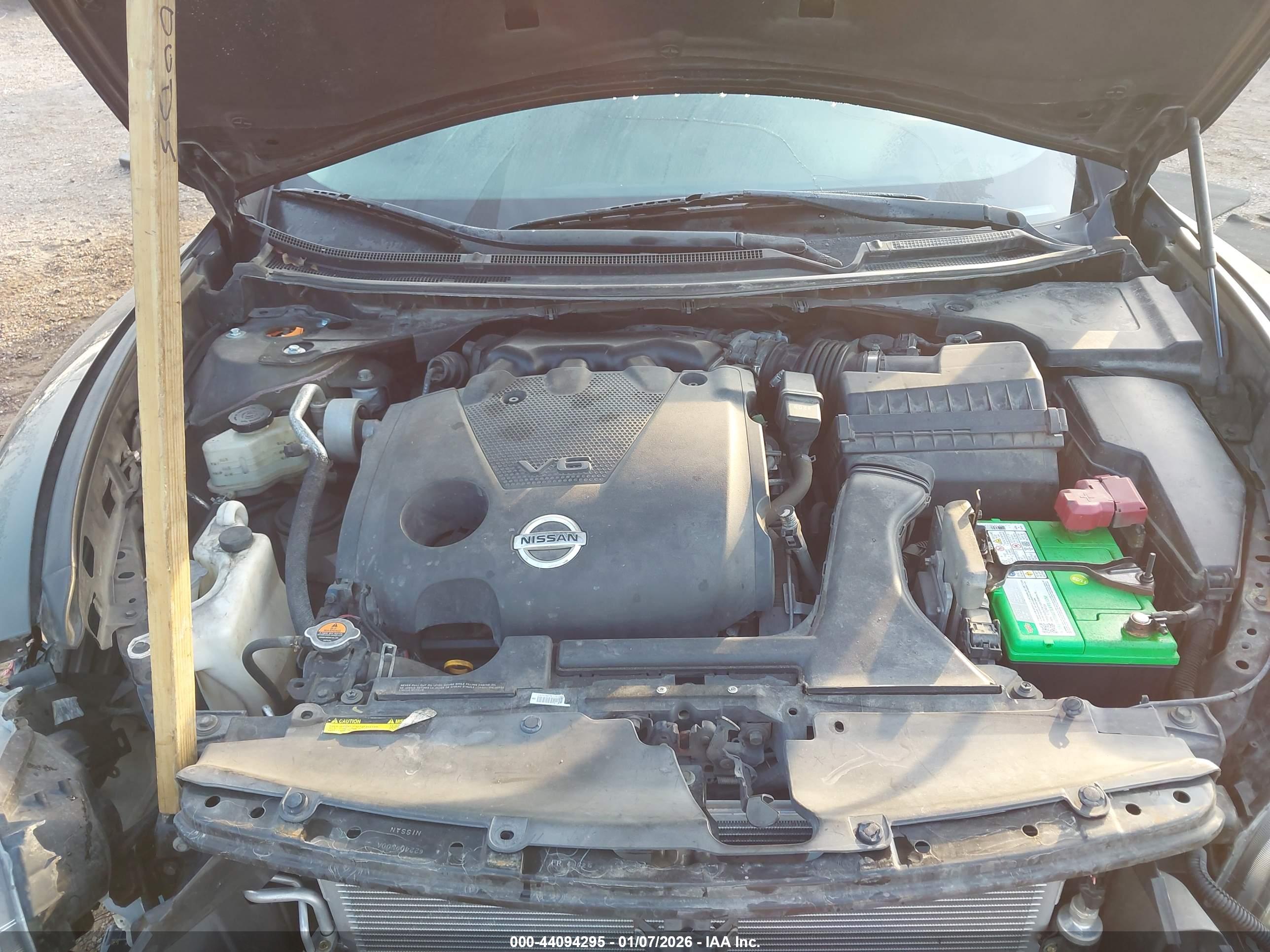 NISSAN MAXIMA image 10