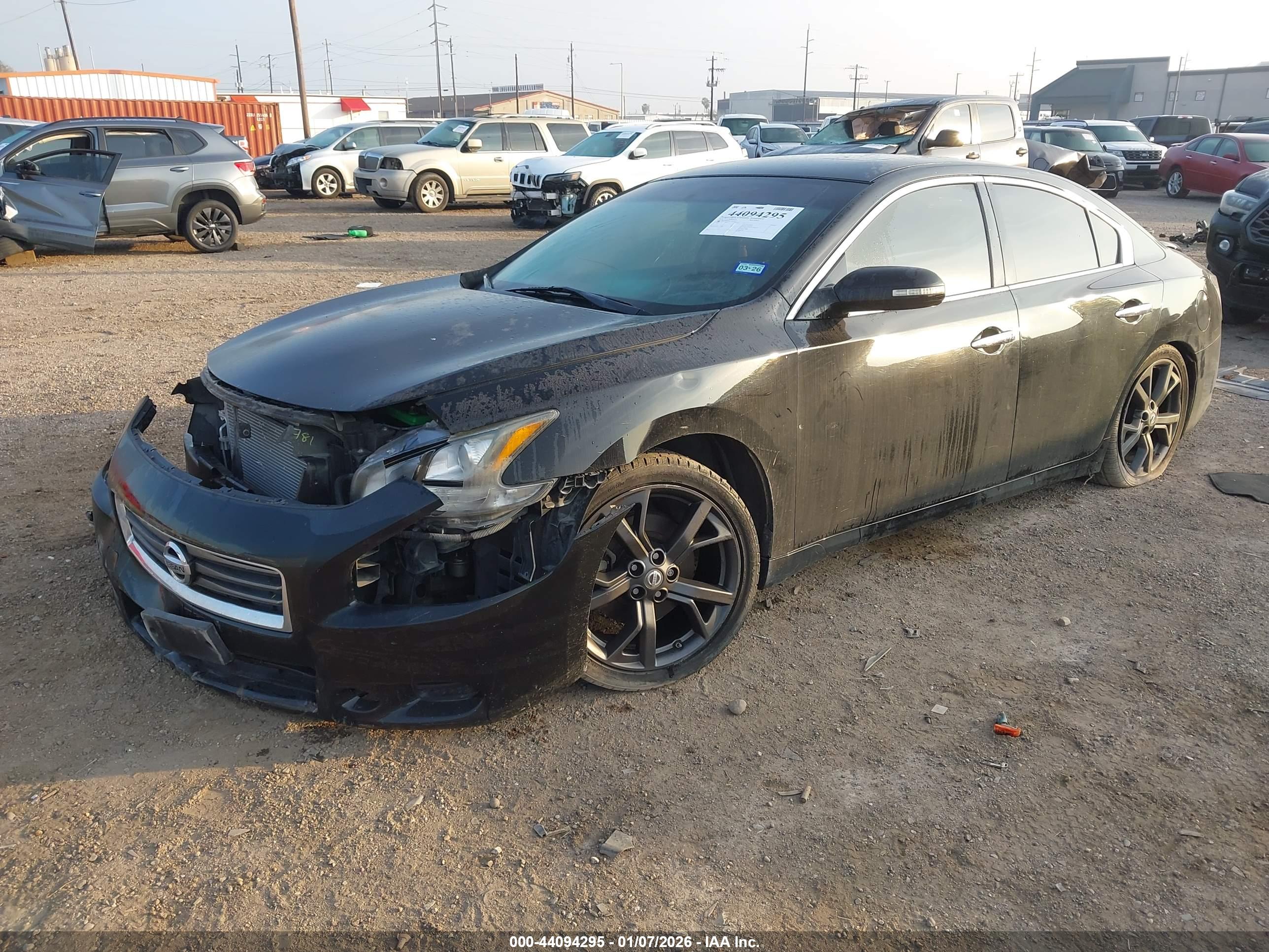 NISSAN MAXIMA image 2