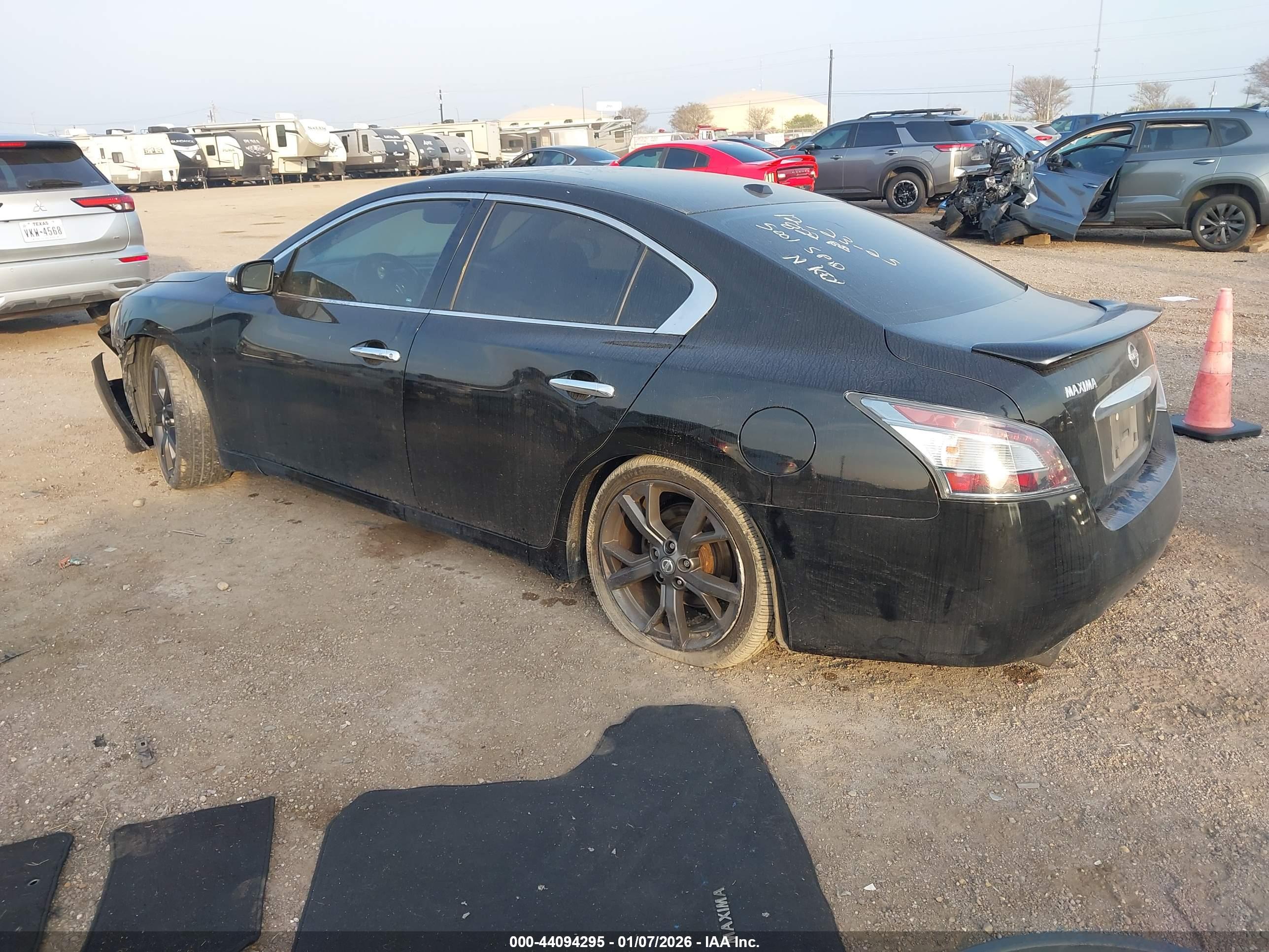 NISSAN MAXIMA image 3