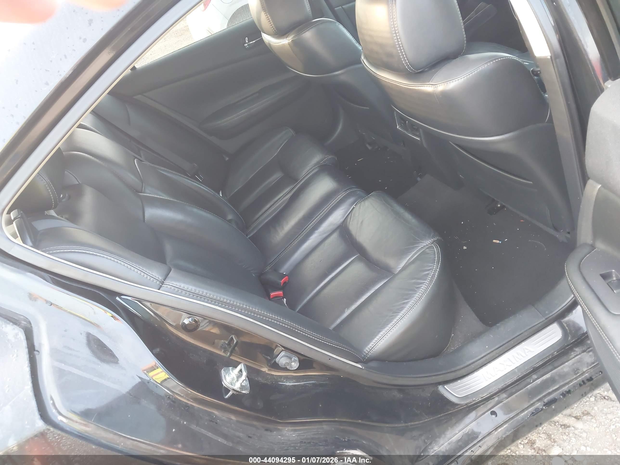 NISSAN MAXIMA image 8