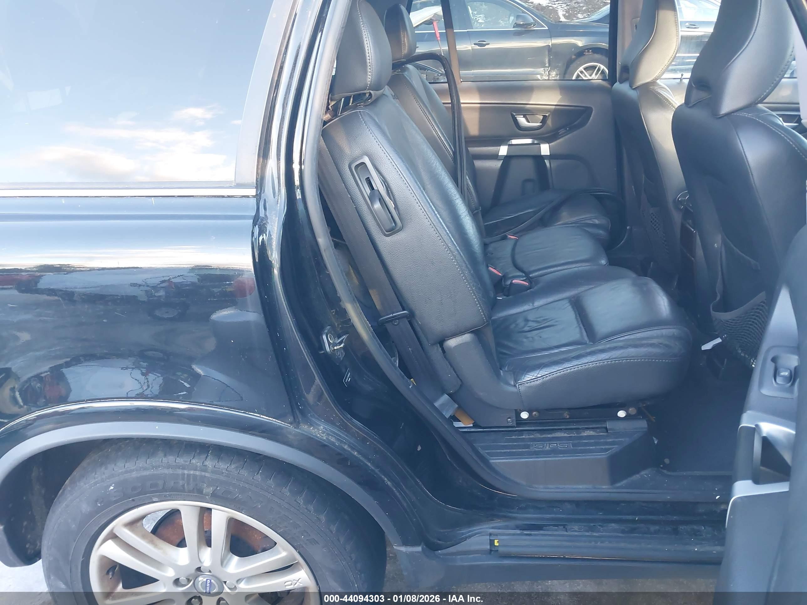 VOLVO XC90 image 8