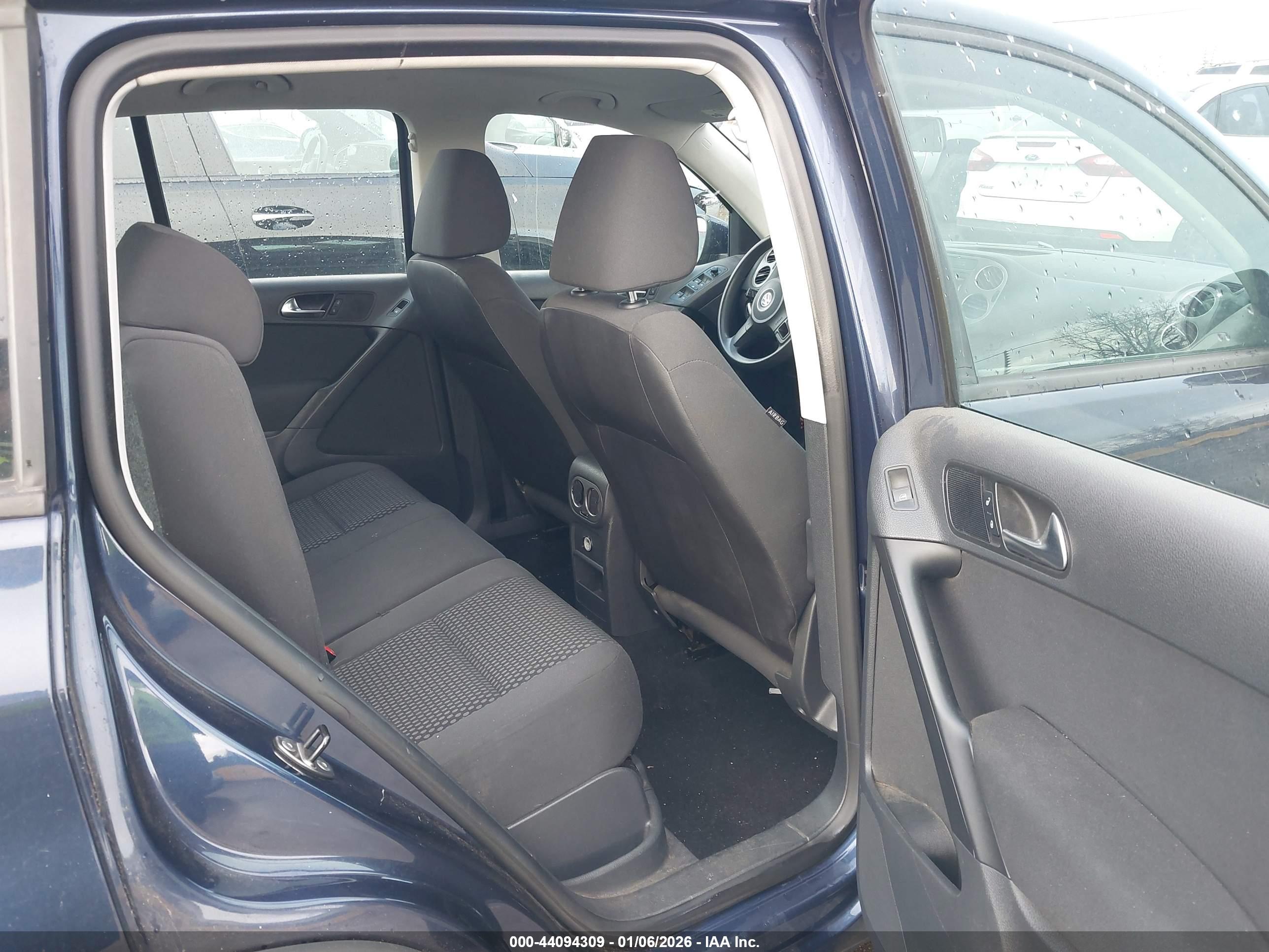 VOLKSWAGEN TIGUAN image 8