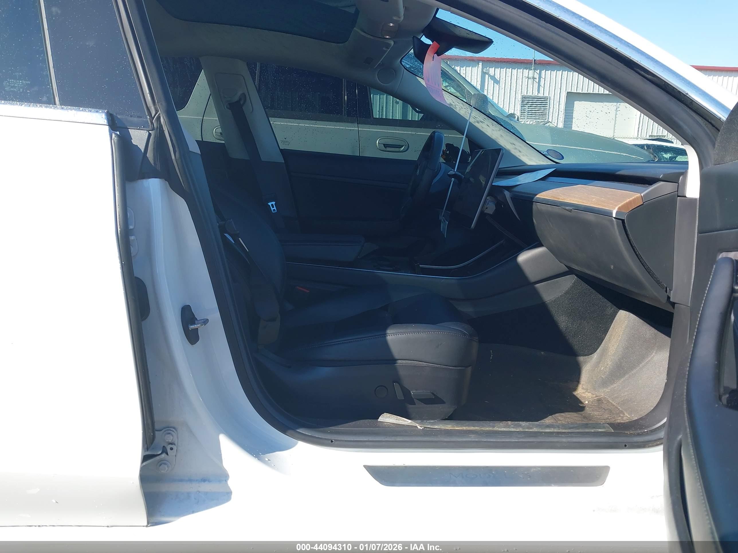 TESLA MODEL image 5
