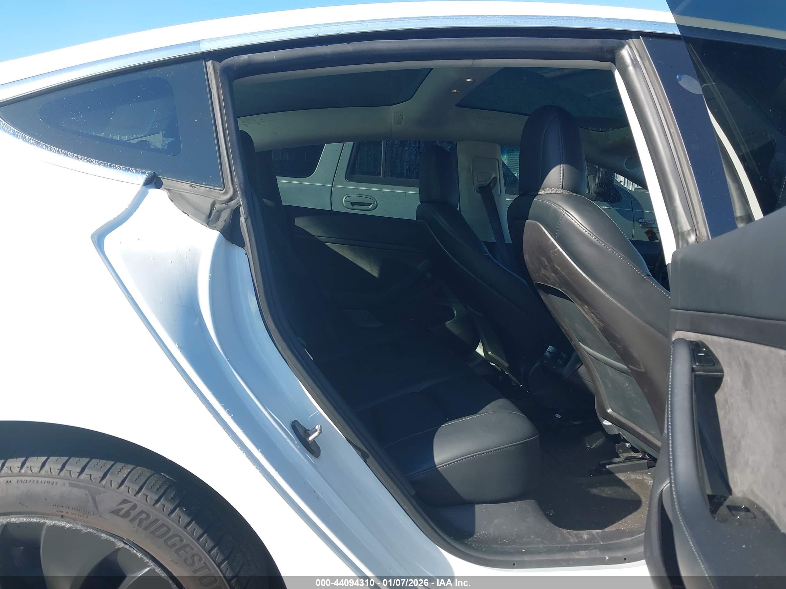 TESLA MODEL image 8
