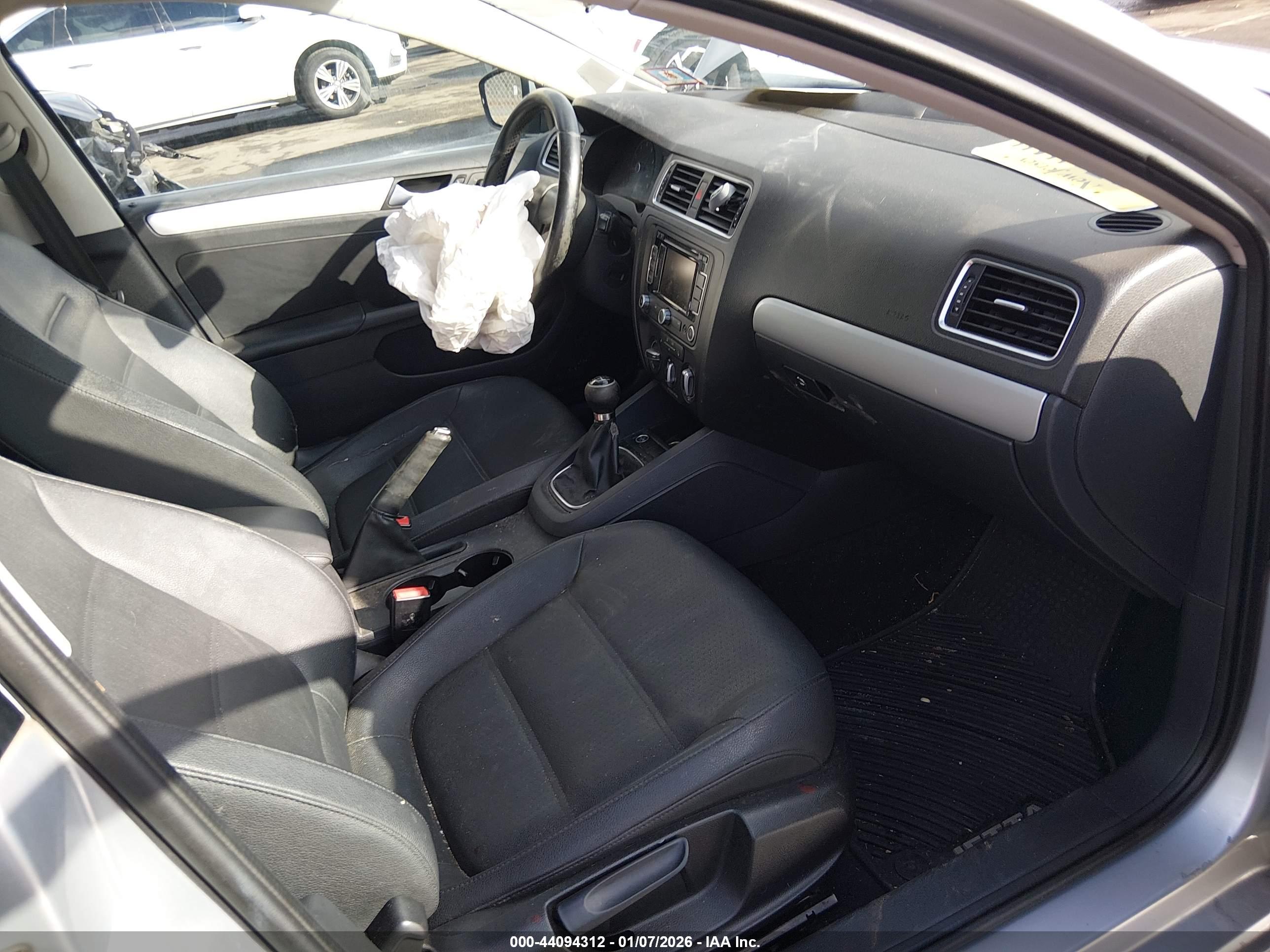 VOLKSWAGEN JETTA image 5
