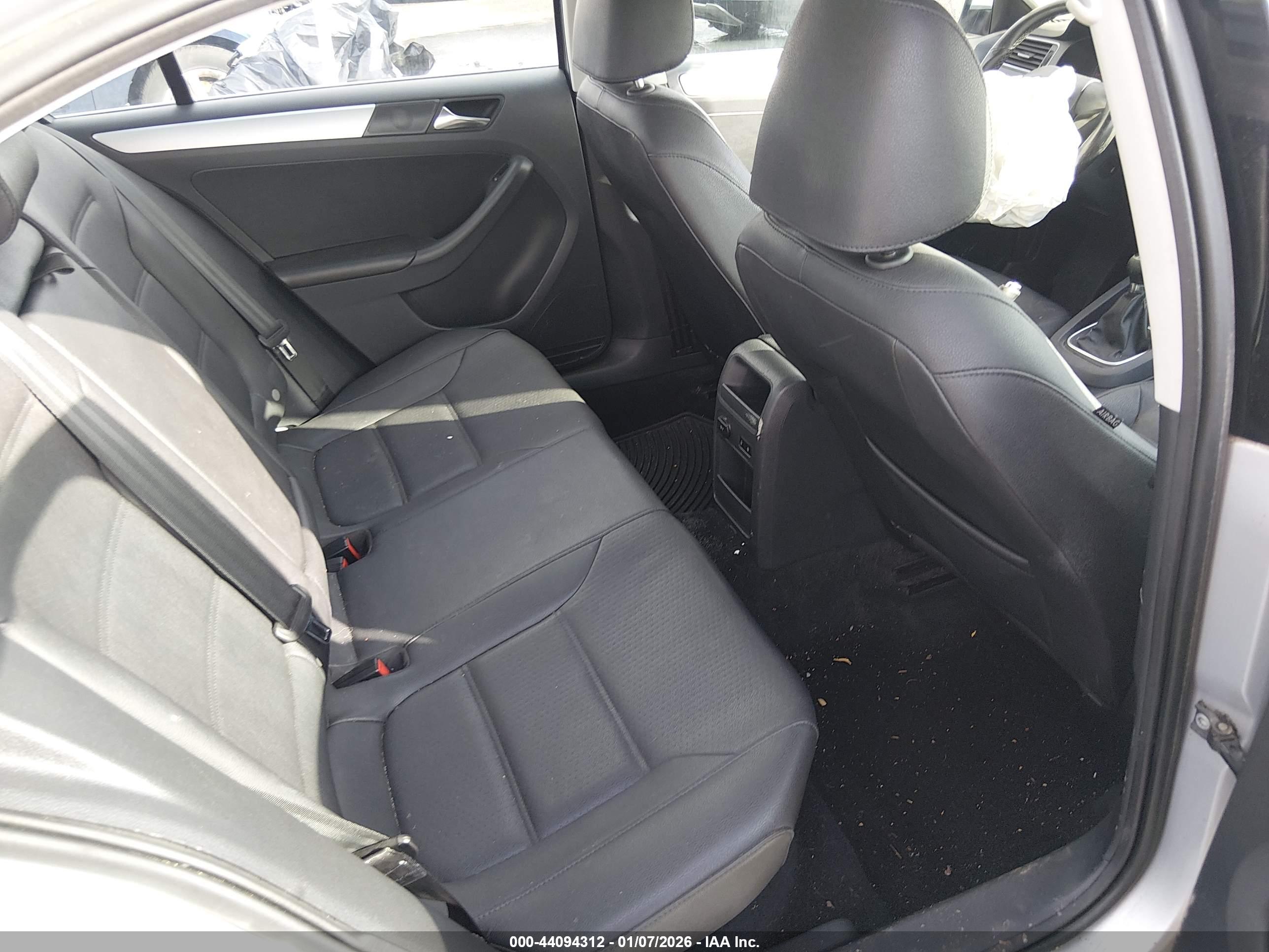 VOLKSWAGEN JETTA image 8