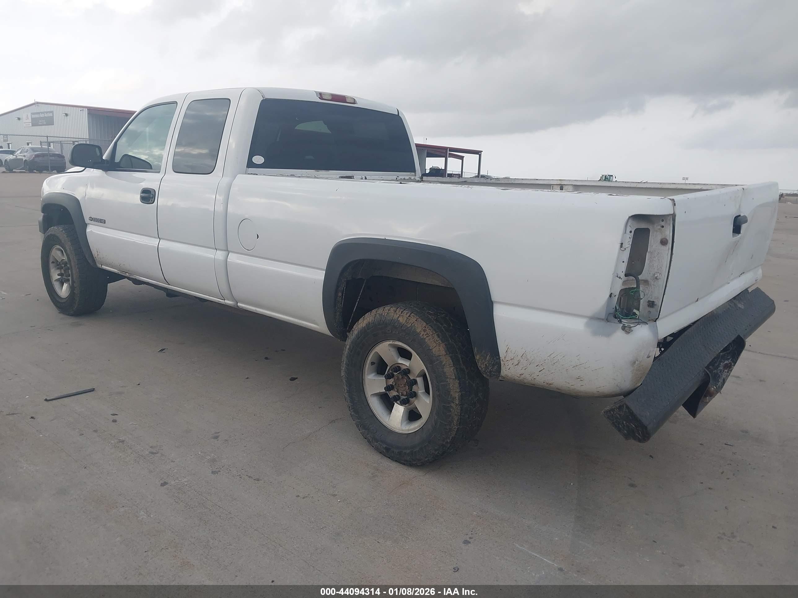 CHEVROLET SILVERADO image 3
