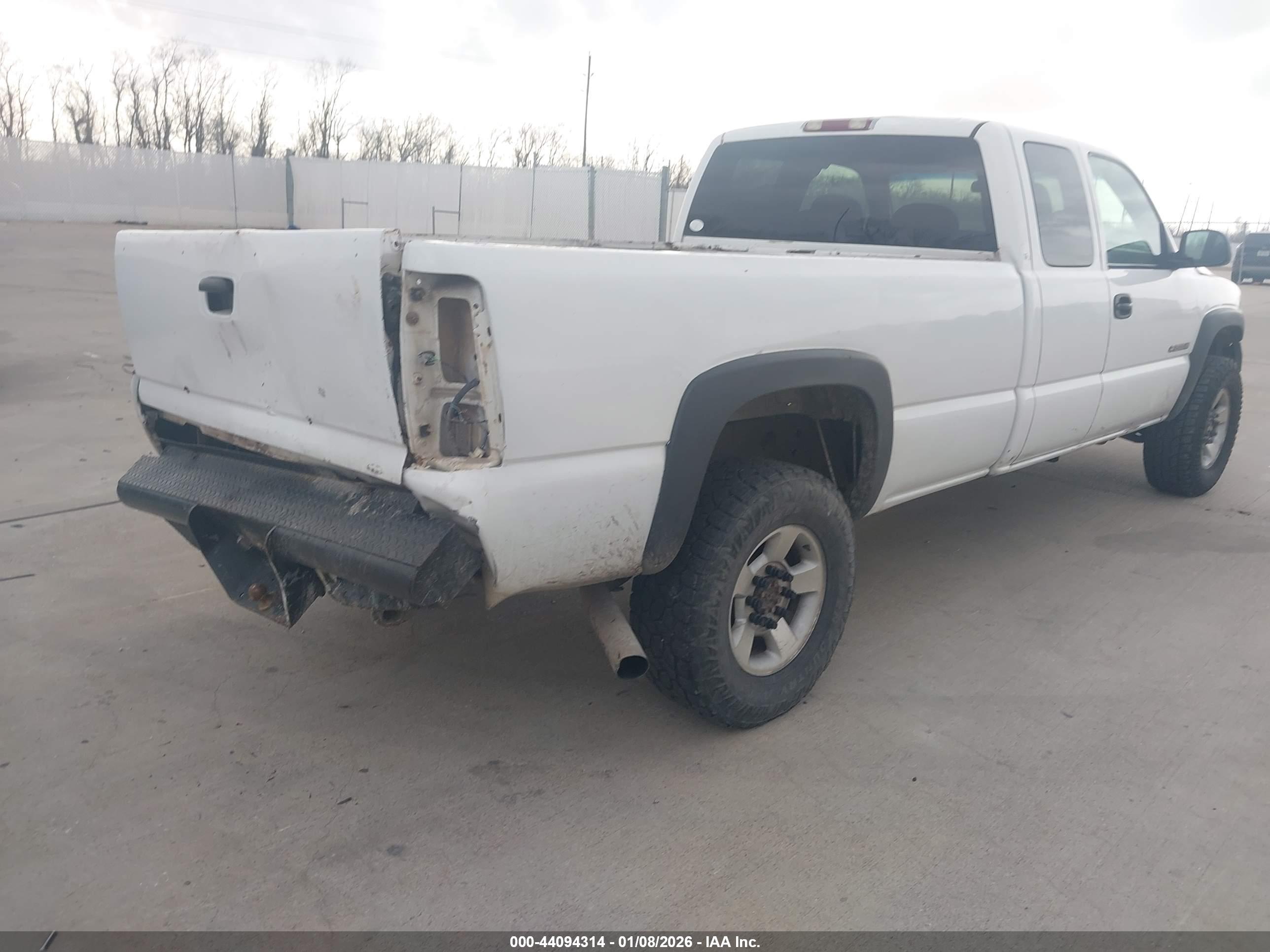 CHEVROLET SILVERADO image 4