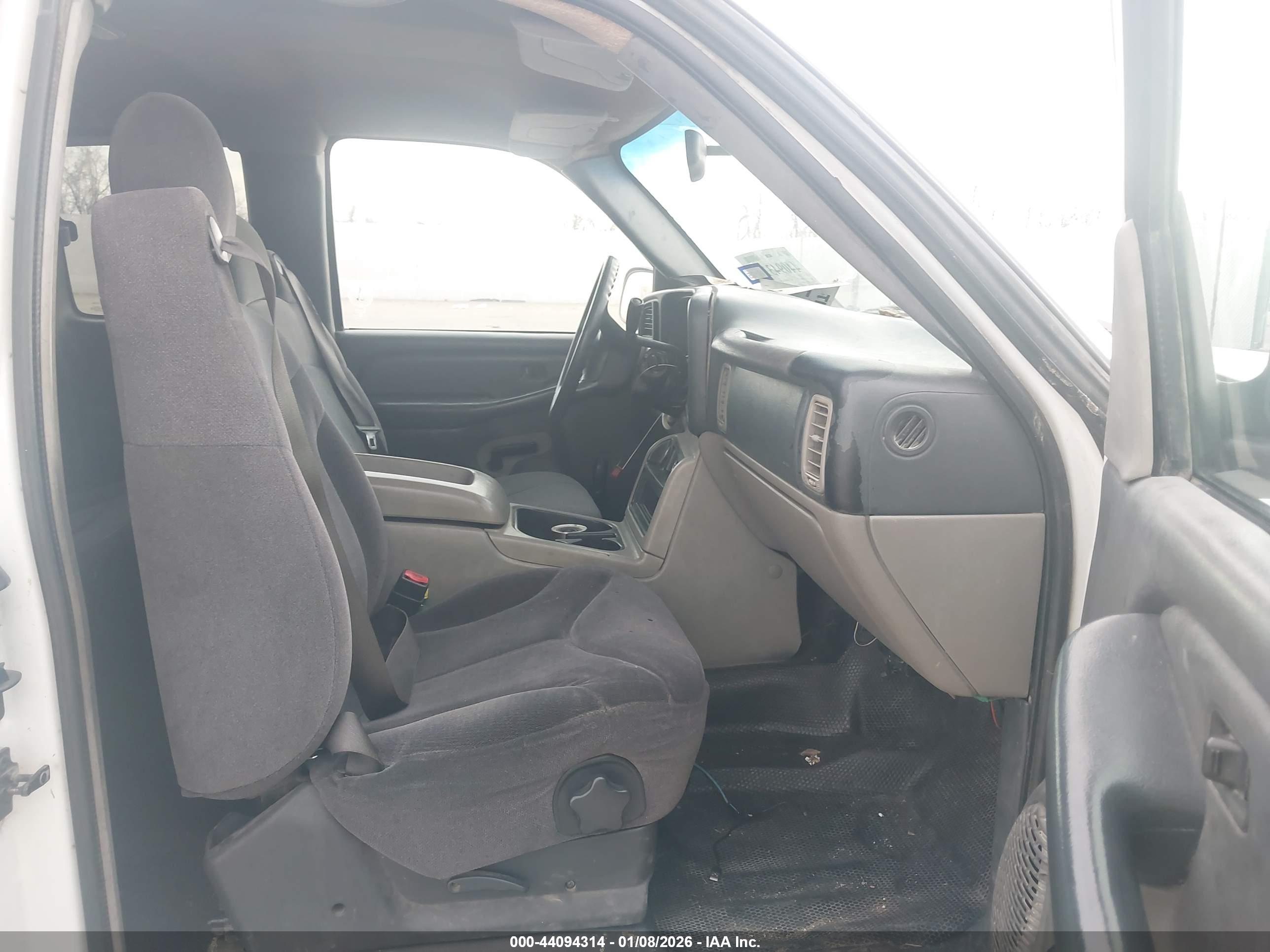 CHEVROLET SILVERADO image 5