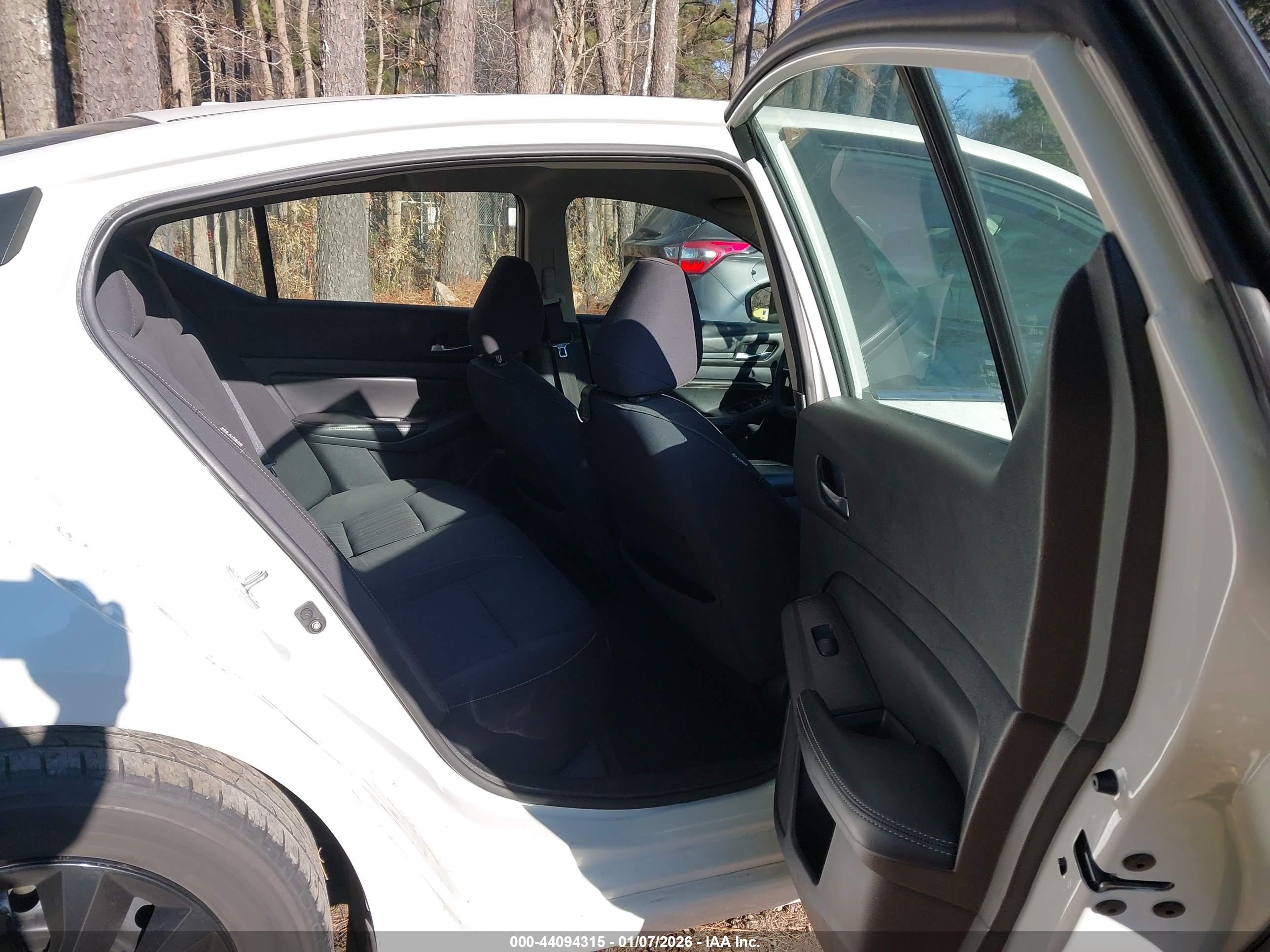 NISSAN ALTIMA image 8